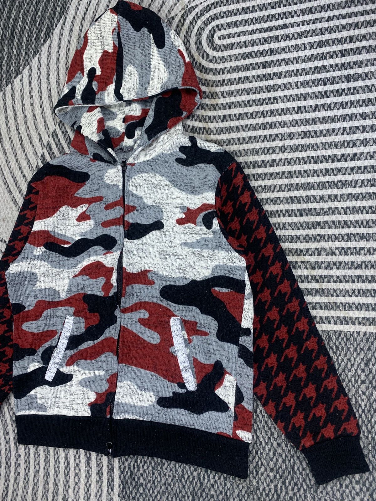 Japanese Brand Vintage Japanese Brand VIP Japan Only Bigbang Sweater Hooded Size US L / EU 52-54 / 3 - 4 Thumbnail