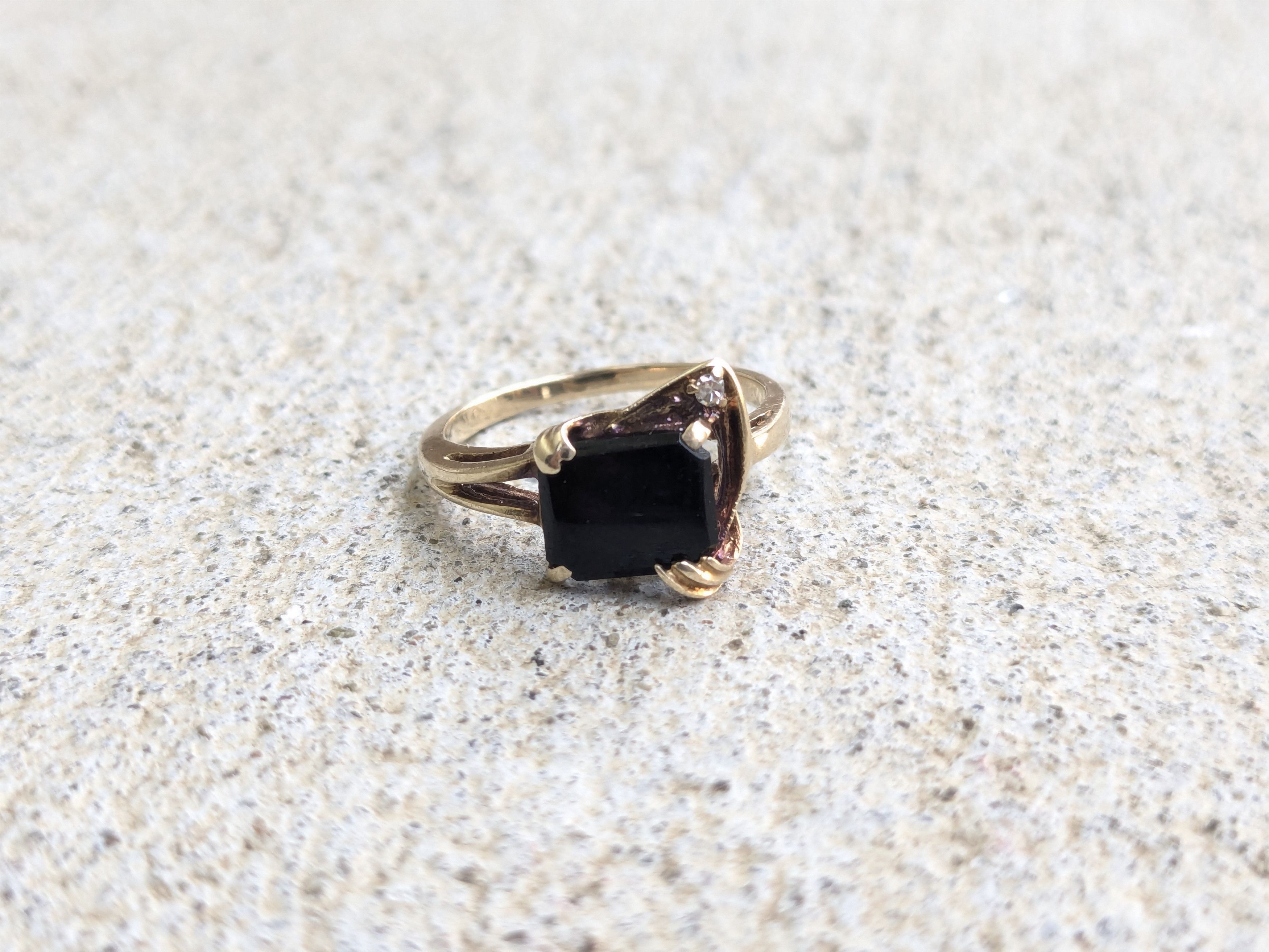 Jewelry × Vintage 10k Yellow Gold Ring Black Onyx Diamond 5.75 Size ONE SIZE - 5 Thumbnail
