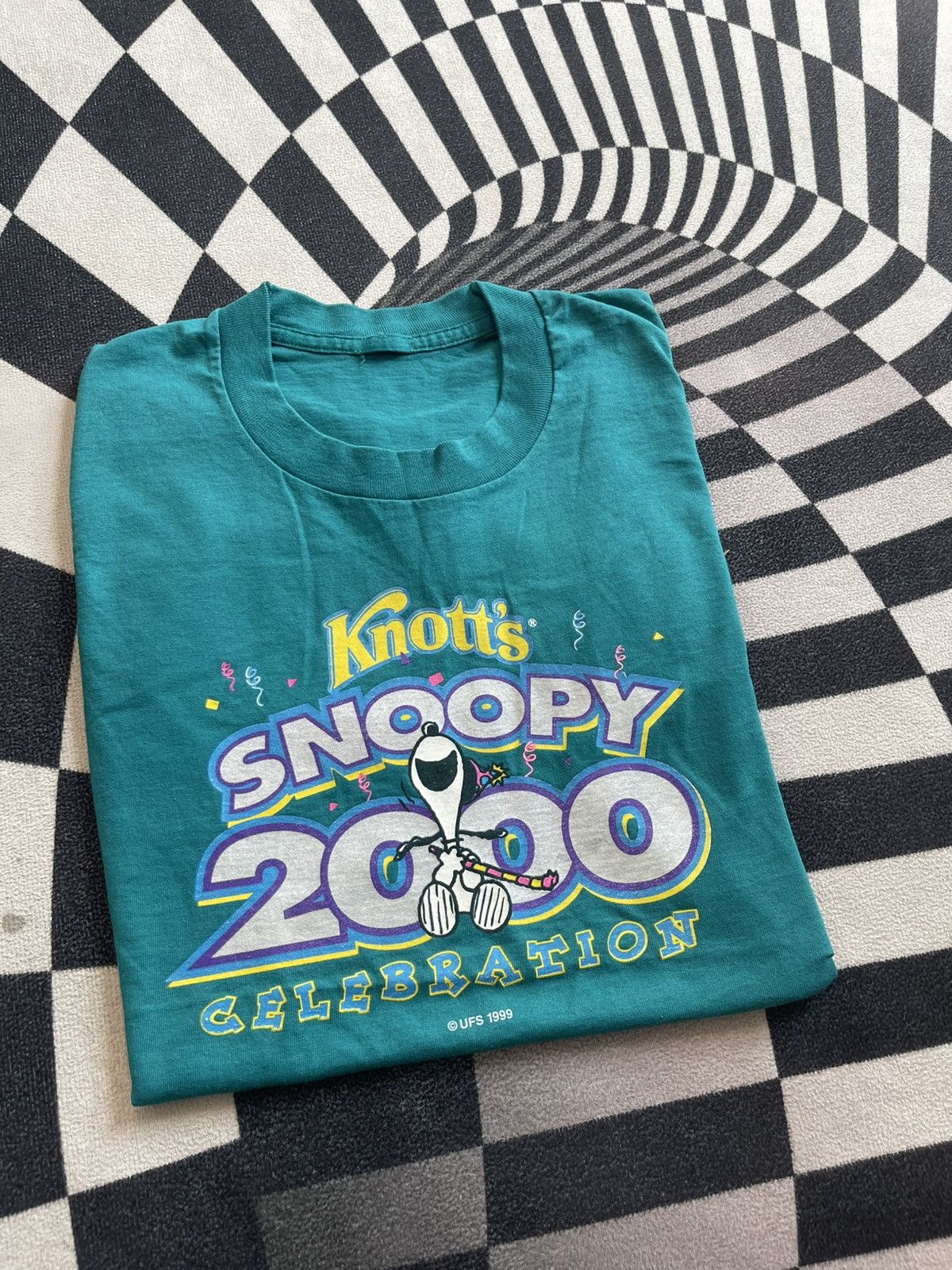 Peanuts Vintage 90s Knott's Berry Farm Snoopy 2000 Celebration T-S Size US S / EU 44-46 / 1 - 1 Thumbnail