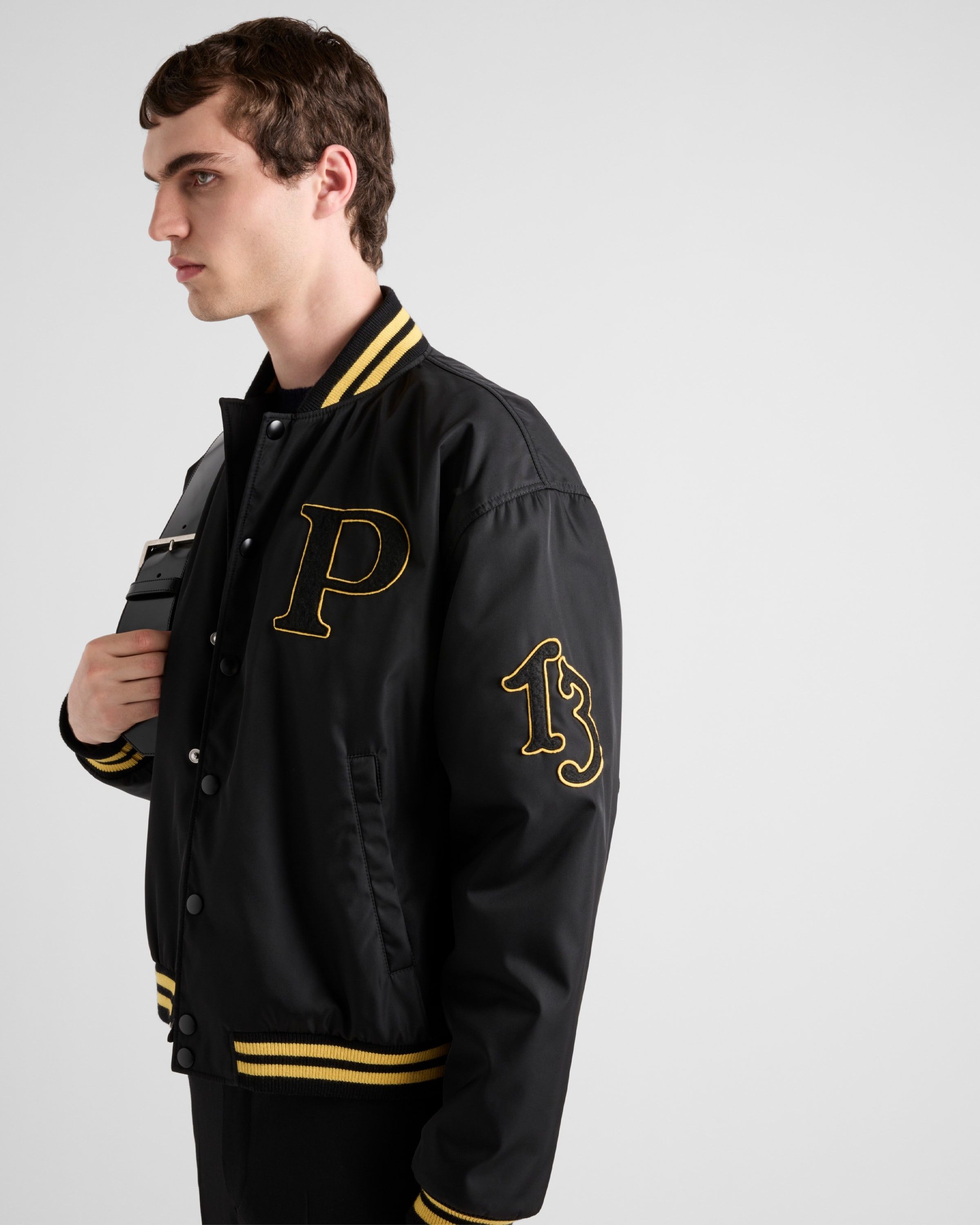 Prada o1la1rc1a0925 Re-Nylon Bomber Jacket With Patch in Black Size US M / EU 48-50 / 2 - 3 Thumbnail