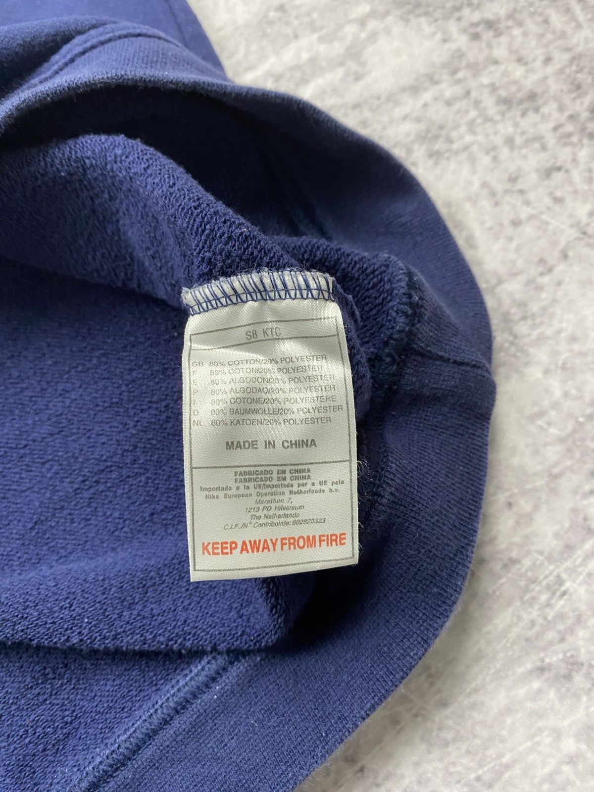 Nike Vintage baggy rare Nike center logo sweatshirt Size US XL / EU 56 / 4 - 9 Thumbnail