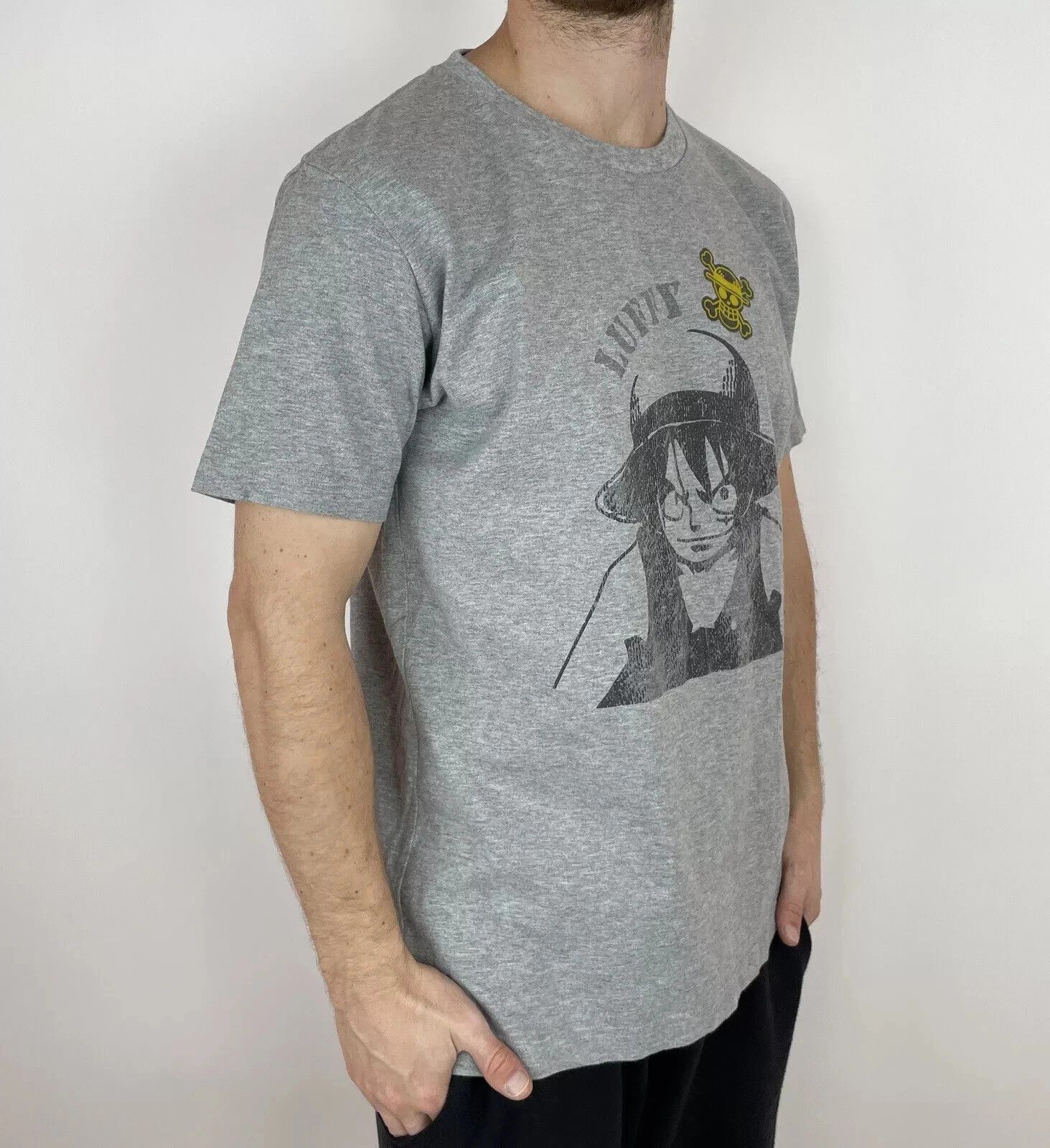 Uniqlo Uniqlo x One Piece Monkey D. Luffy Shirt Tee Gray Size US L / EU 52-54 / 3 - 3 Thumbnail