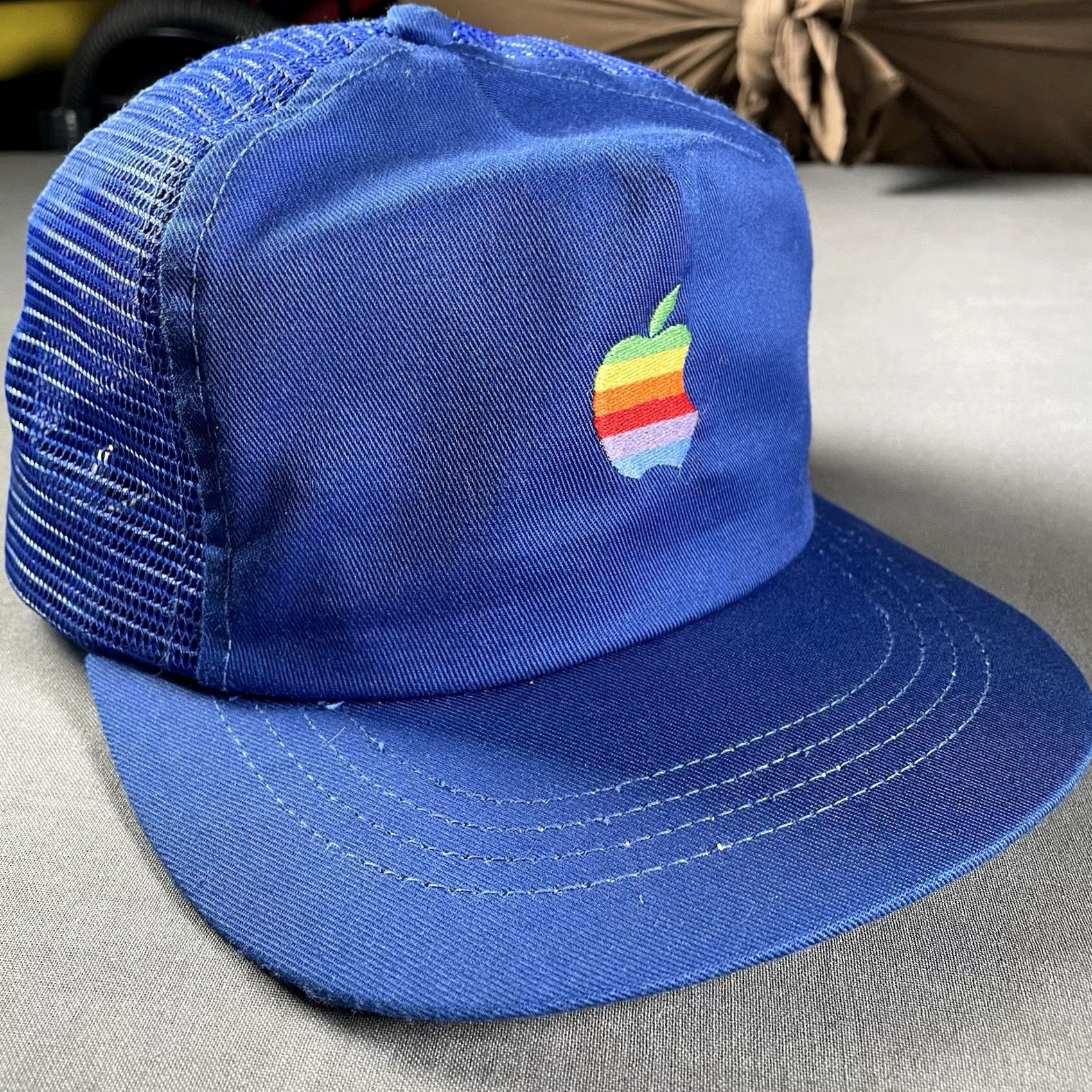 Apple VINTAGE Apple Hat Trucker Mens One Size Black 80s 90s Think Different Rainbow Logo RARE Size ONE SIZE - 2 Thumbnail
