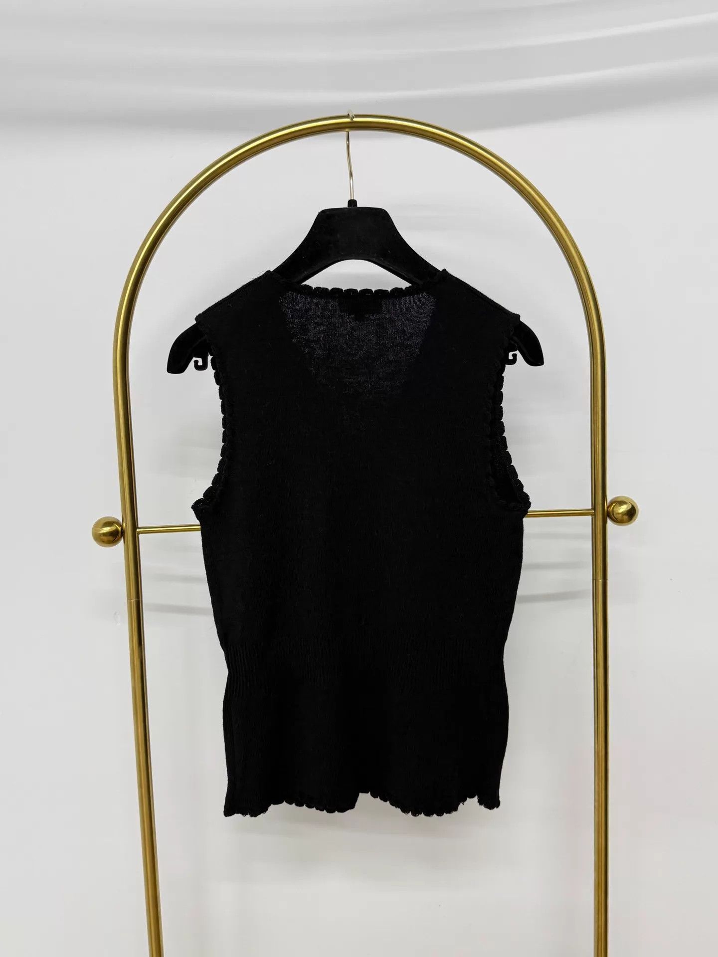 Chanel Chanel 24K Black Wool Vneck Logo Embroidered Tank Top 36 New Size XS / US 0-2 / IT 36-38 - 3 Thumbnail