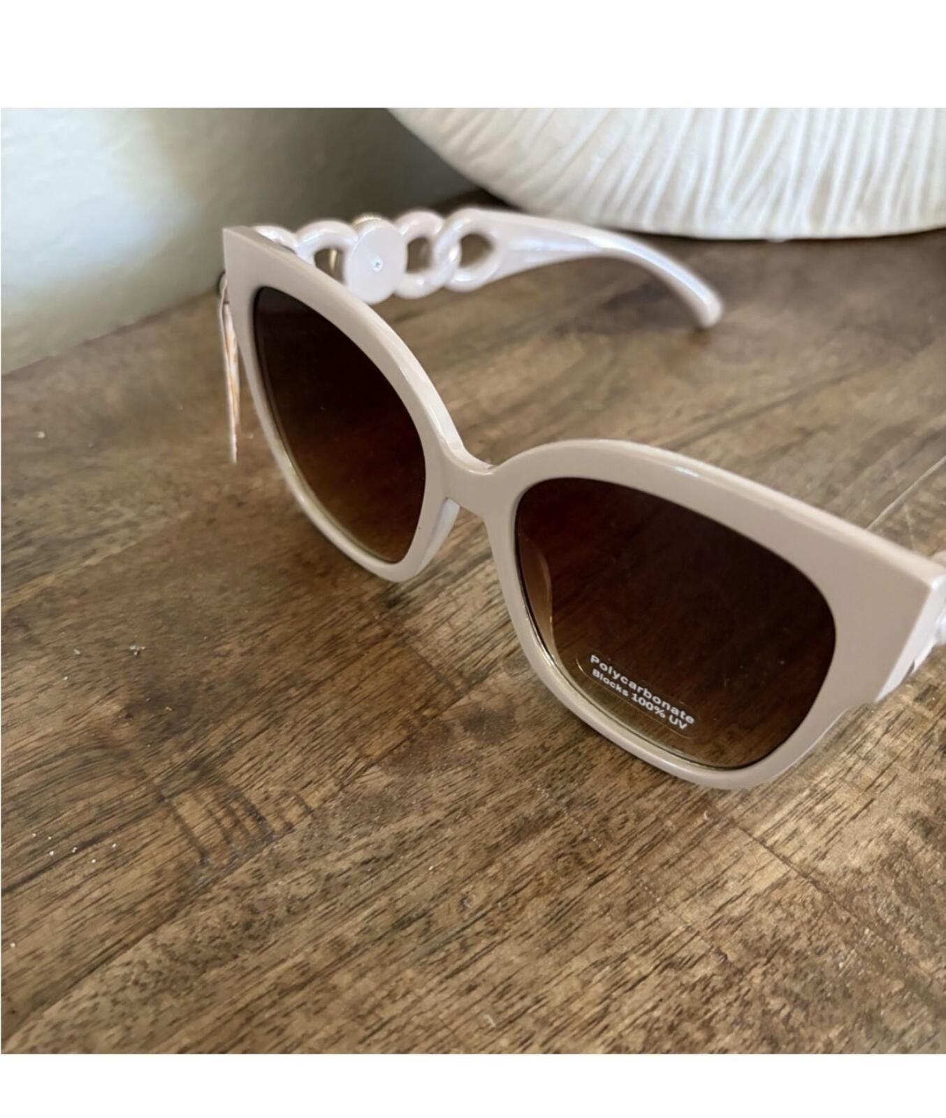 Other Chic Beige Sunglasses with Decorative Accent Size ONE SIZE - 2 Thumbnail