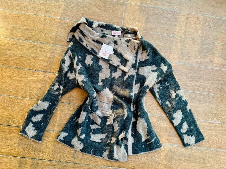 Vivienne Westwood Vivienne Westwood size2 A crooked sweater coat Size M / US 6-8 / IT 42-44 - 1 Thumbnail