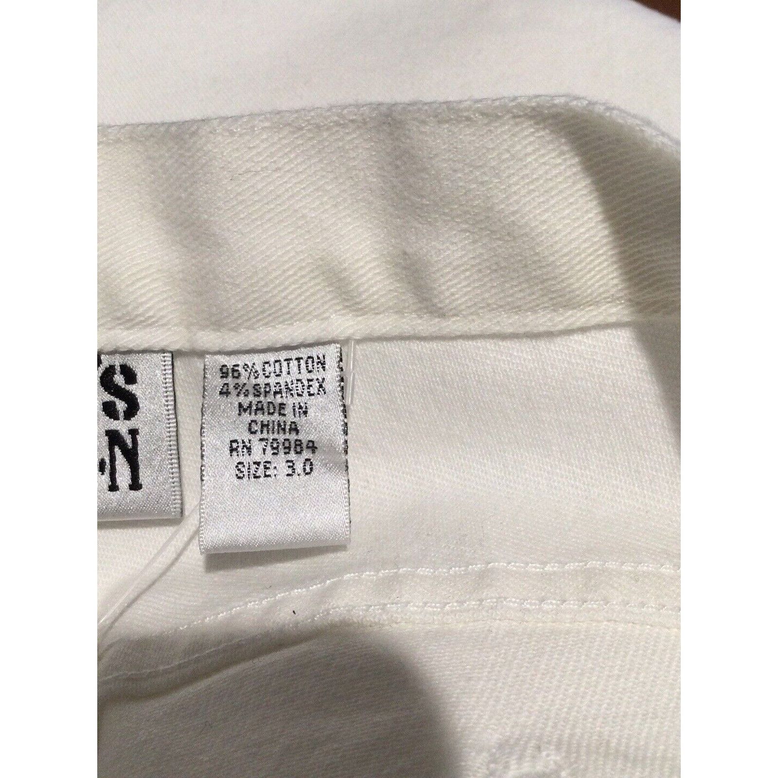 Chicos Chicos Design White Denim Button Front Jeans 3/XL/16 NWT Size 38" / US 16 / IT 52 - 9 Thumbnail