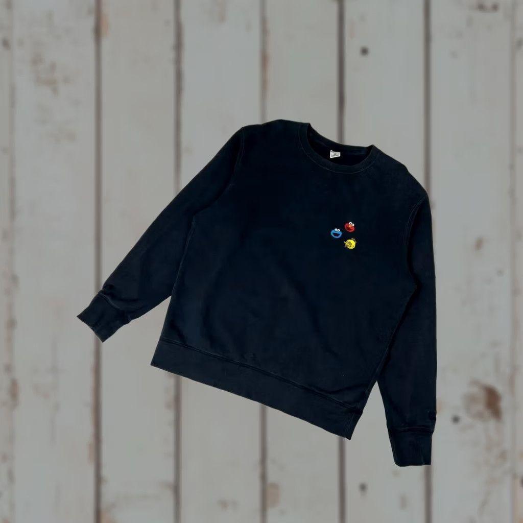 Uniqlo Uniqlo Sweatshirt Kaws Sesame Street Sweatshirt Men SZ L black Size US L / EU 52-54 / 3 - 1 Thumbnail