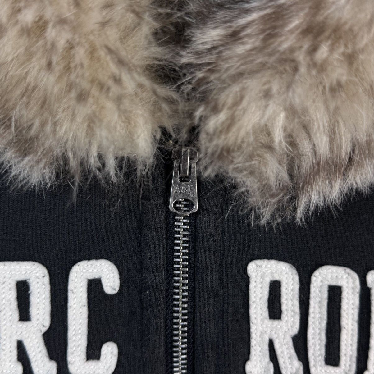 Abercrombie & Fitch Abercrombie & Fitch faux fur zip hoodie logo japanese y2k Size US M / EU 48-50 / 2 - 4 Thumbnail