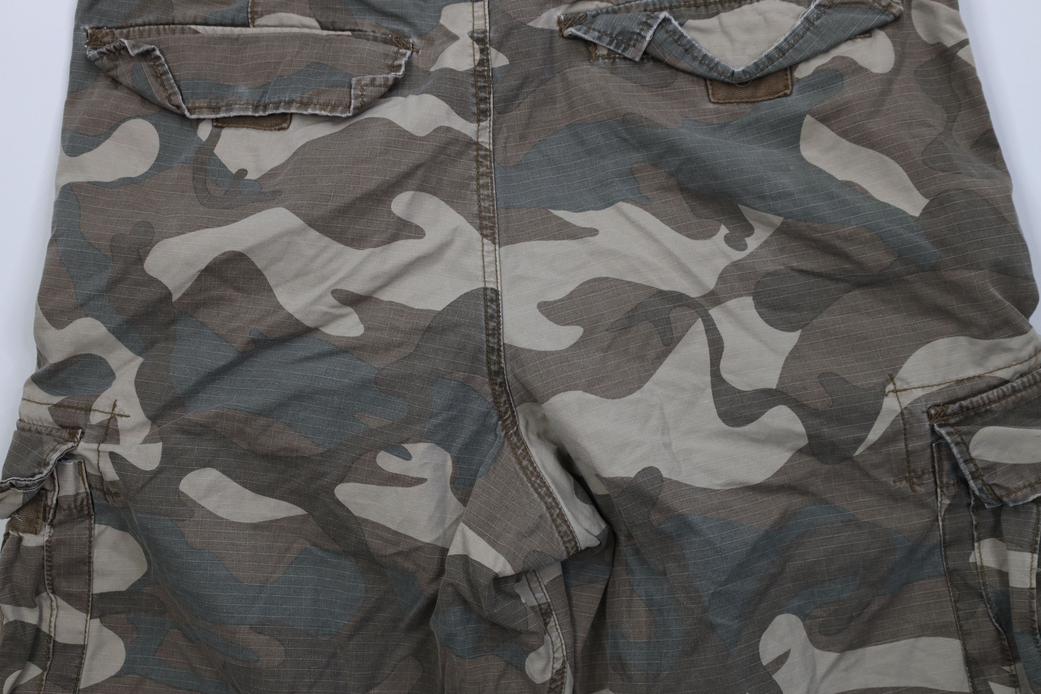 Aeropostale Vintage Y2K Aeropostale Ripstop Camouflage Cargo Shorts Size US 34 / EU 50 - 13 Thumbnail