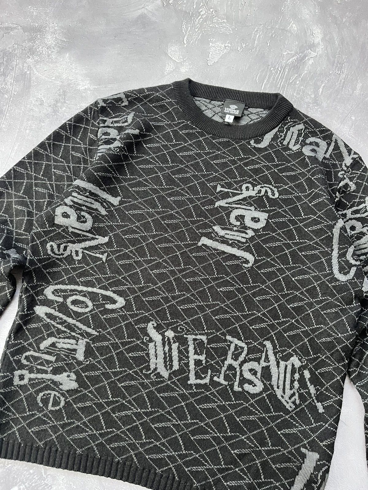 Versace Jeans Couture Vintage Versace Jeans Couture Monogram Multilogo sweater Size L / US 10 / IT 46 - 2 Thumbnail
