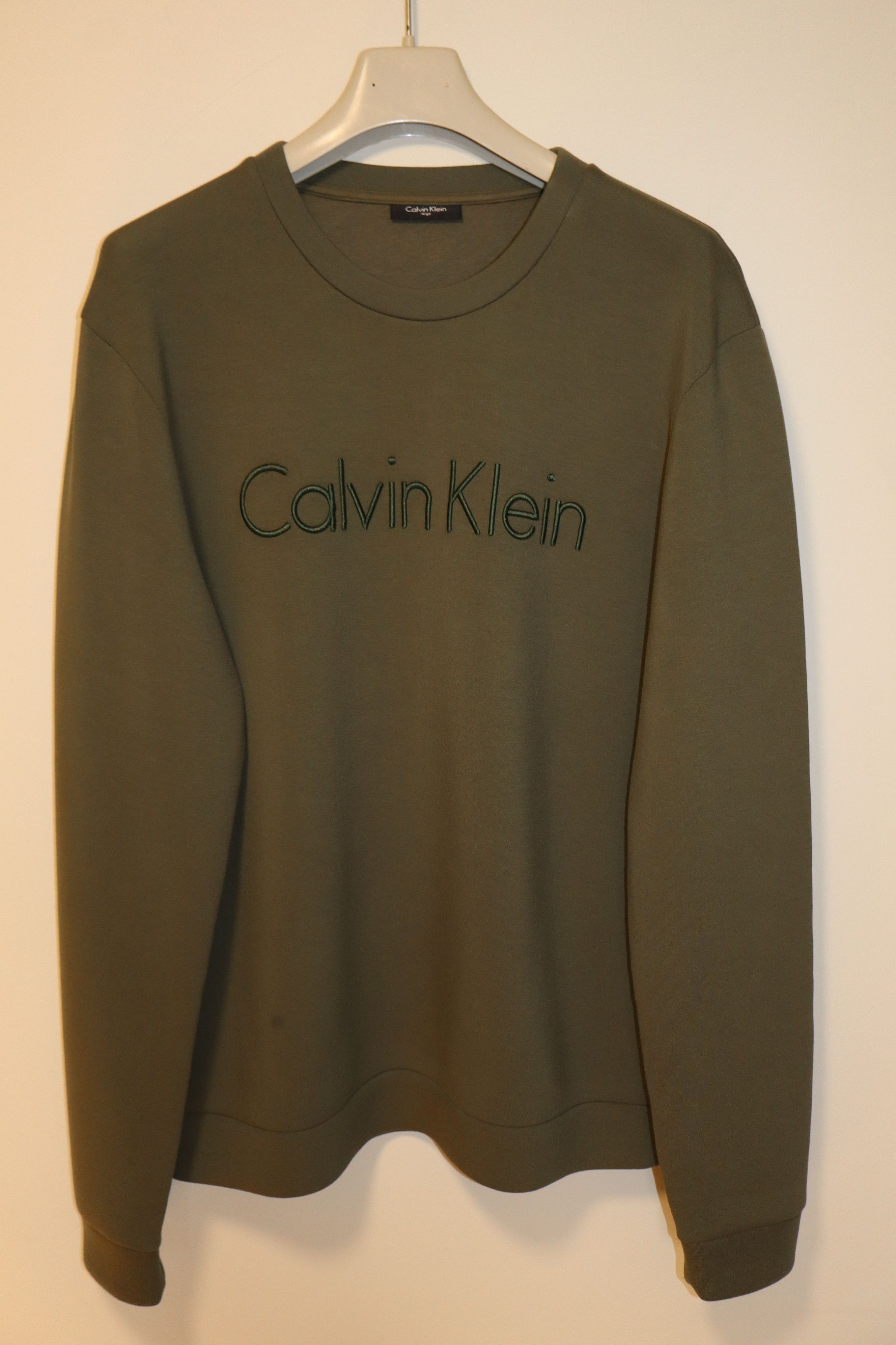 Calvin Klein Embroidered logo sweatshirt Size US L / EU 52-54 / 3 - 7 Thumbnail