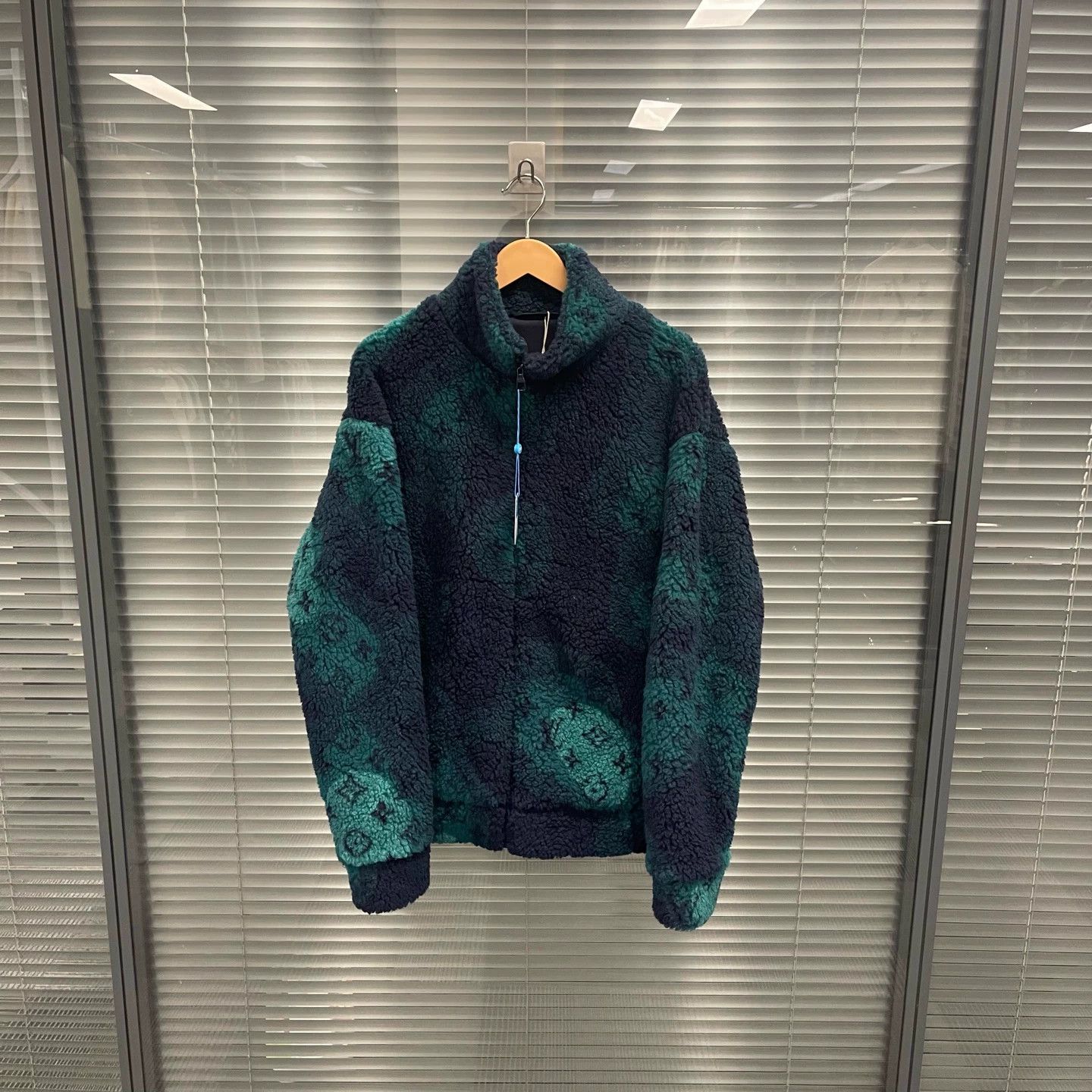Louis Vuitton LV Turquoise Sage Tie-Dye Teddy Fleece Jacket L Size US L / EU 52-54 / 3 - 1 Thumbnail