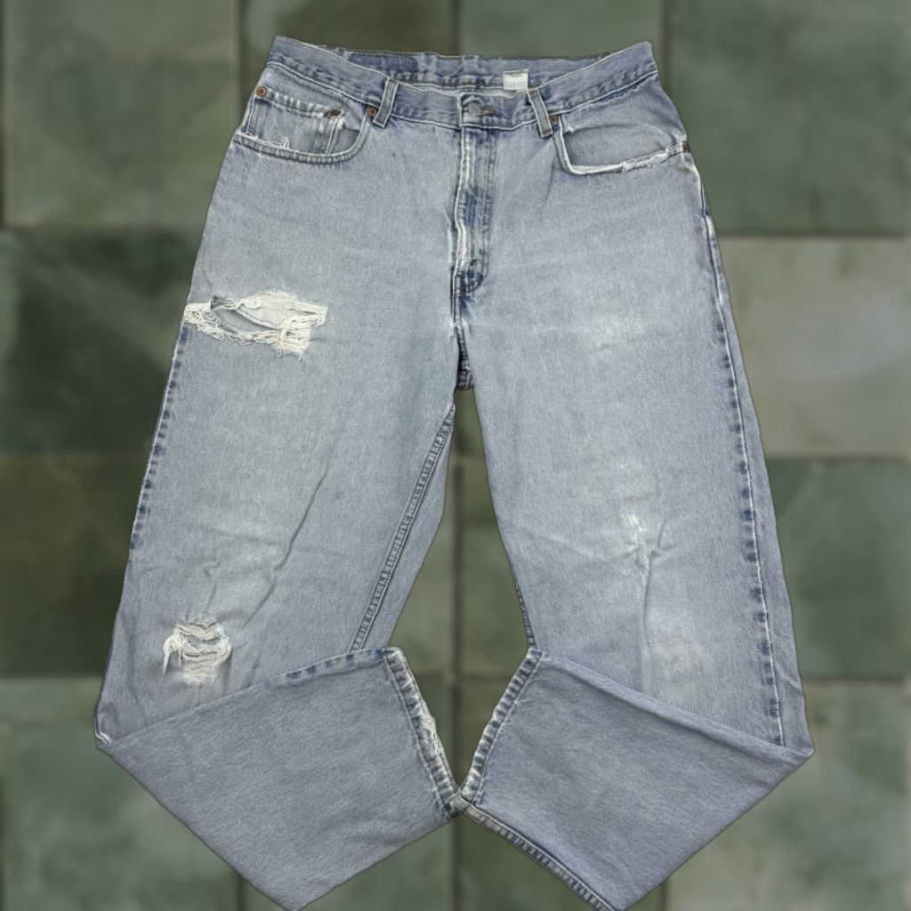 Levi's VINTAGE Levi's 560 Jeans Men 34x32 Loose Fit Tapered Leg 90s Thrashed Worn Blue Mens Size US 34 / EU 50 - 1 Thumbnail