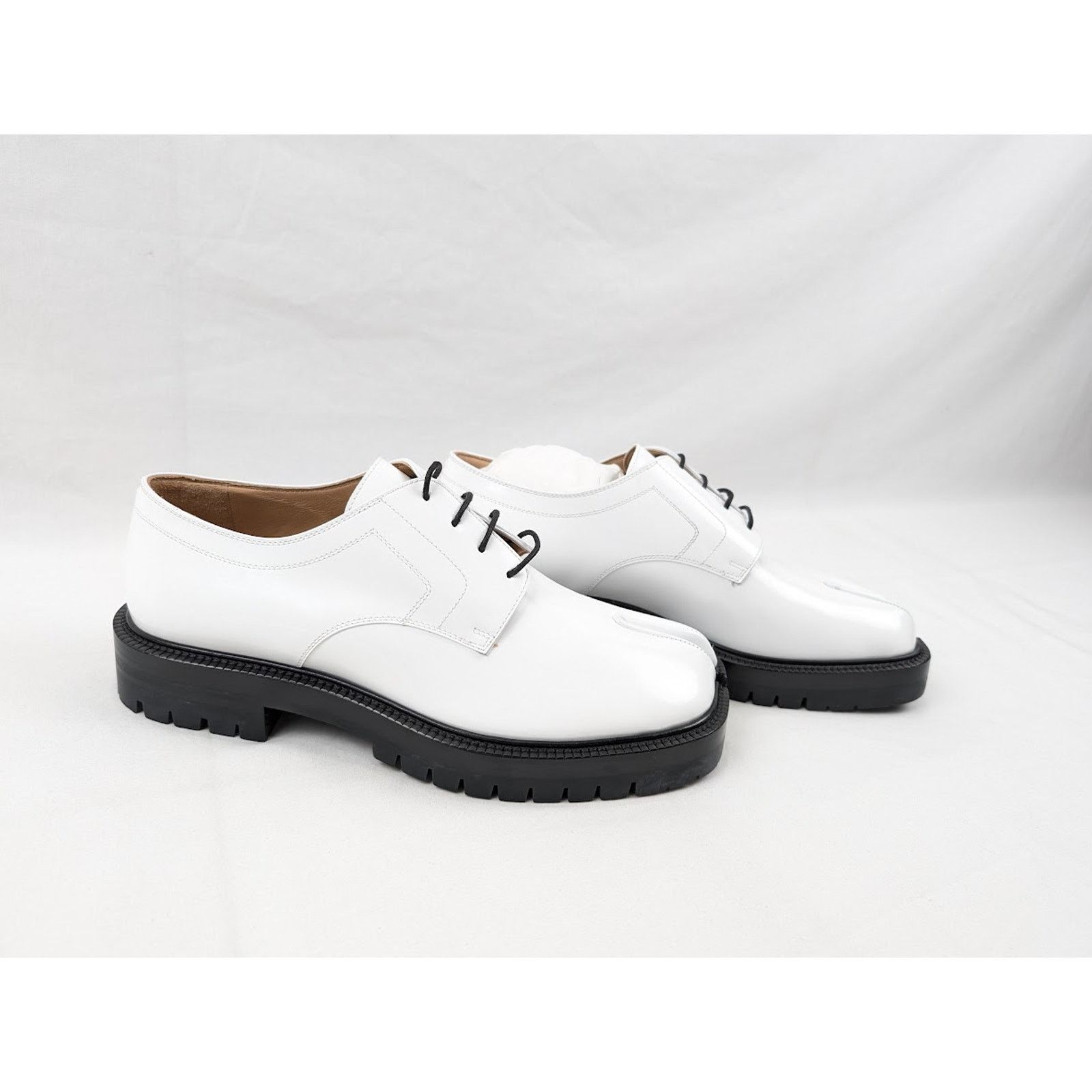 Maison Margiela o1rshd1 Laced Tabi Loafers in White Size US 11 / EU 44 - 12 Thumbnail
