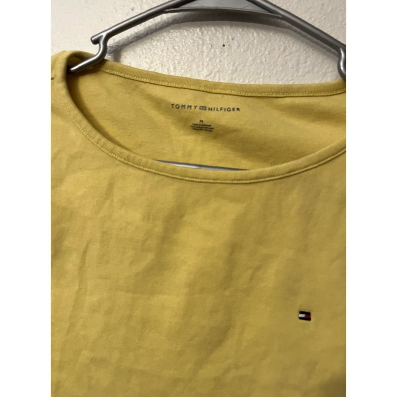 Tommy Hilfiger Tommy Hilfiger T Shirt Medium Yellow Solid Short Sleeve Round Neck Tee Womens Size M / US 6-8 / IT 42-44 - 2 Thumbnail