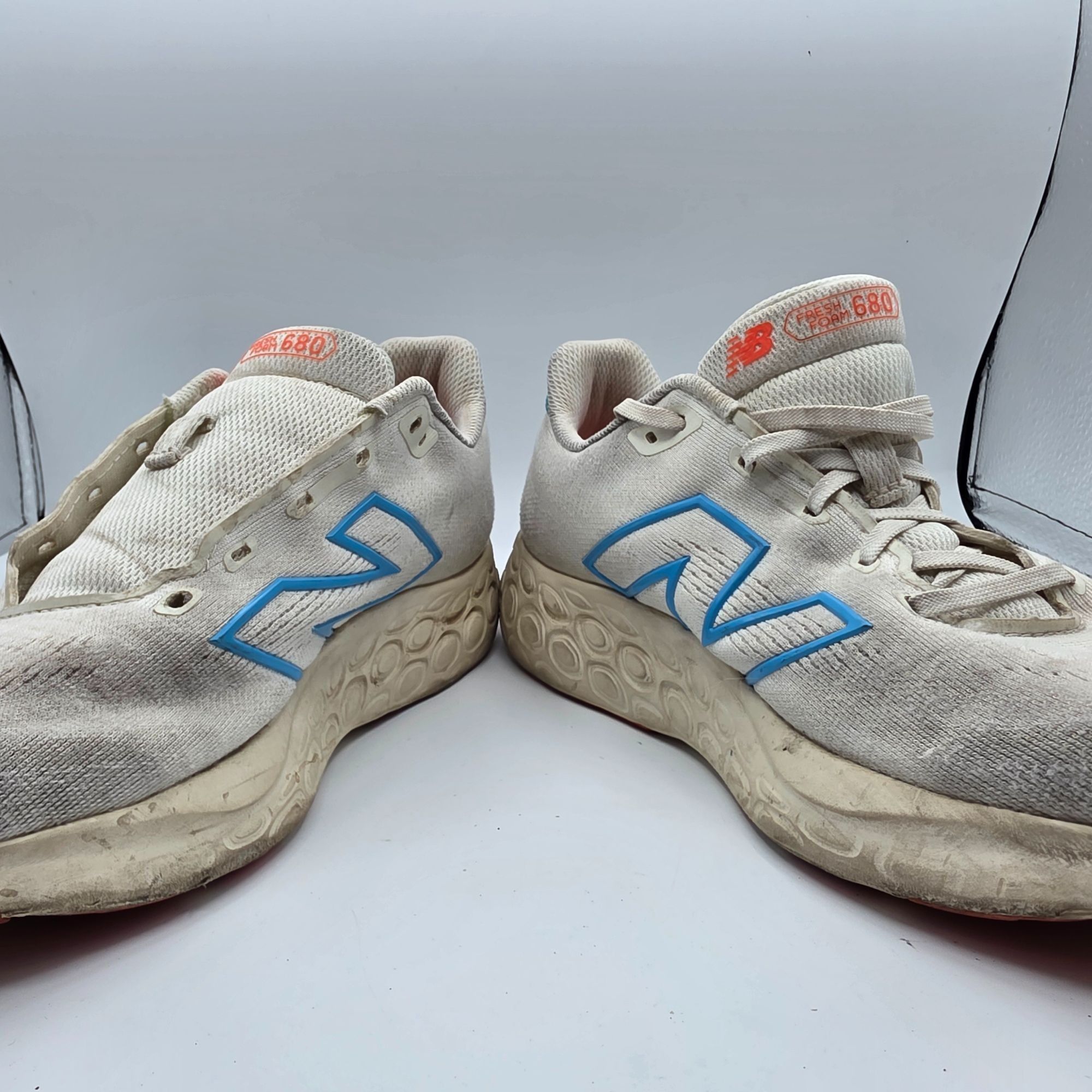 New Balance New Balance Fresh Foam 680v8 Womens Size 9.5 Shoes White Blu Size US 9.5 / IT 39.5 - 3 Thumbnail