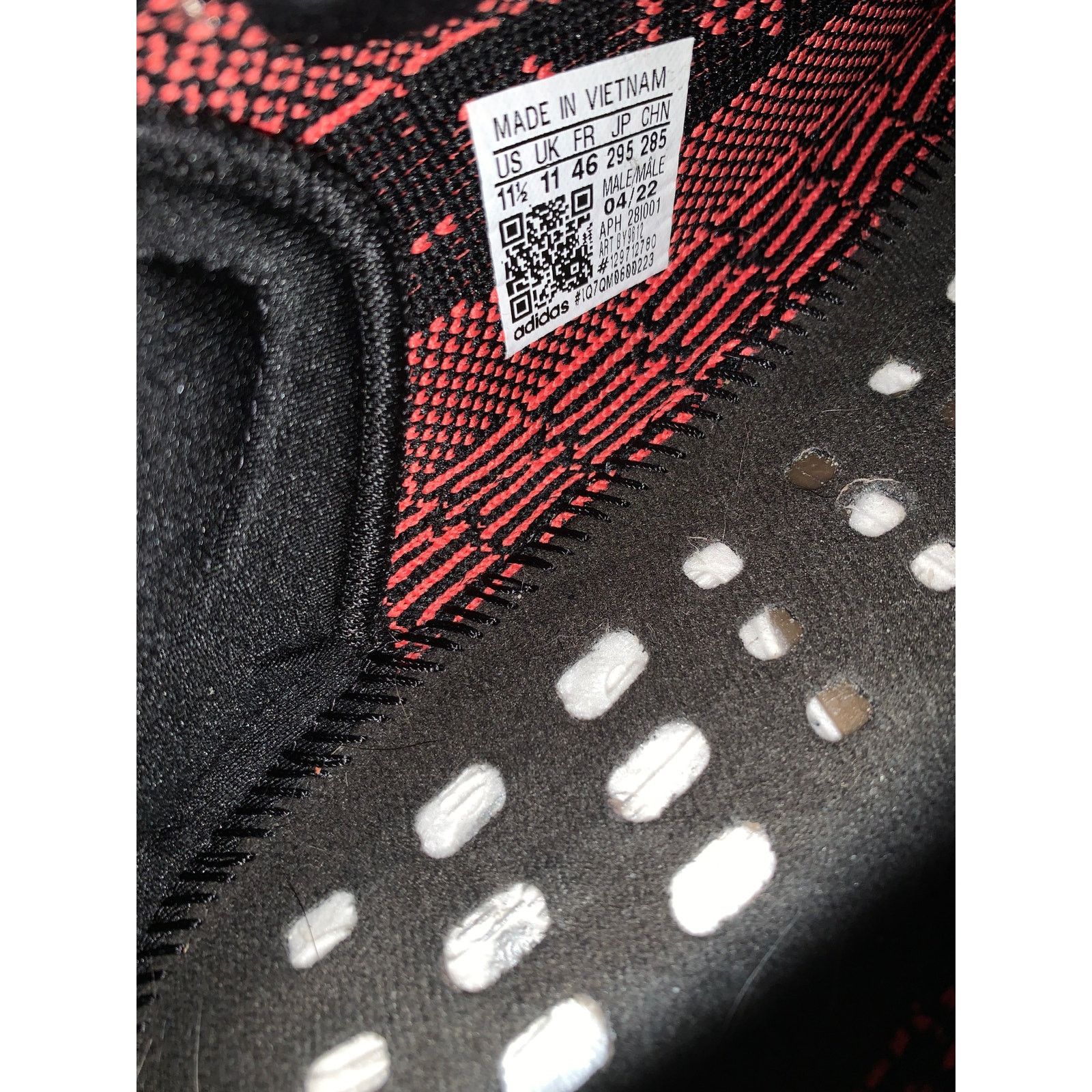 Adidas adidas Yeezy Boost 350 V2 Core Black Red Size 11.5 Used Size US 11.5 / EU 44-45 - 7 Thumbnail