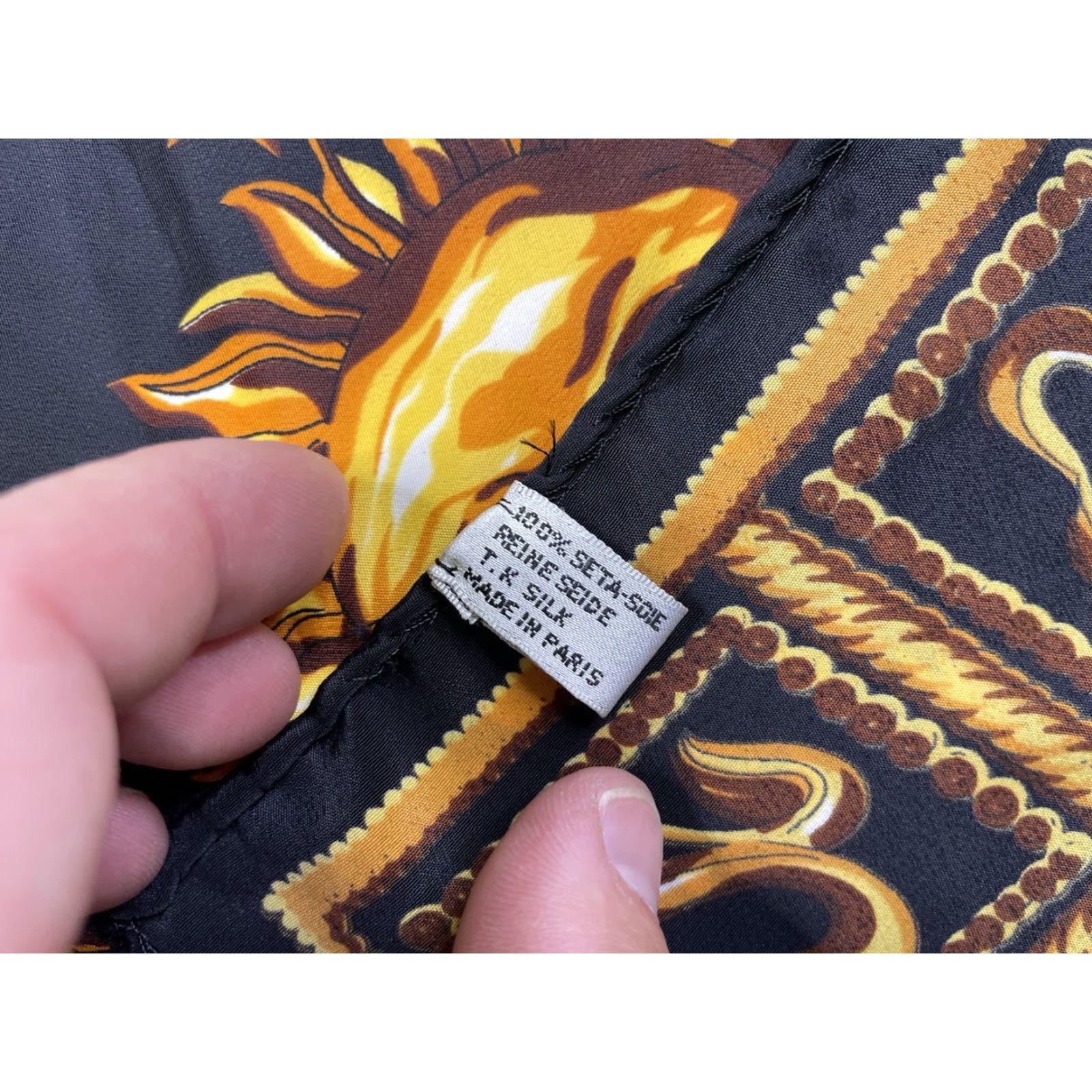 Versace VINTAGE Versace Zodiac Silk Sun Moon Stars Black Sole France Horoscope Women Scarve Silk 100% Black Zodiac Horoscope France Women Size ONE SIZE - 3 Thumbnail