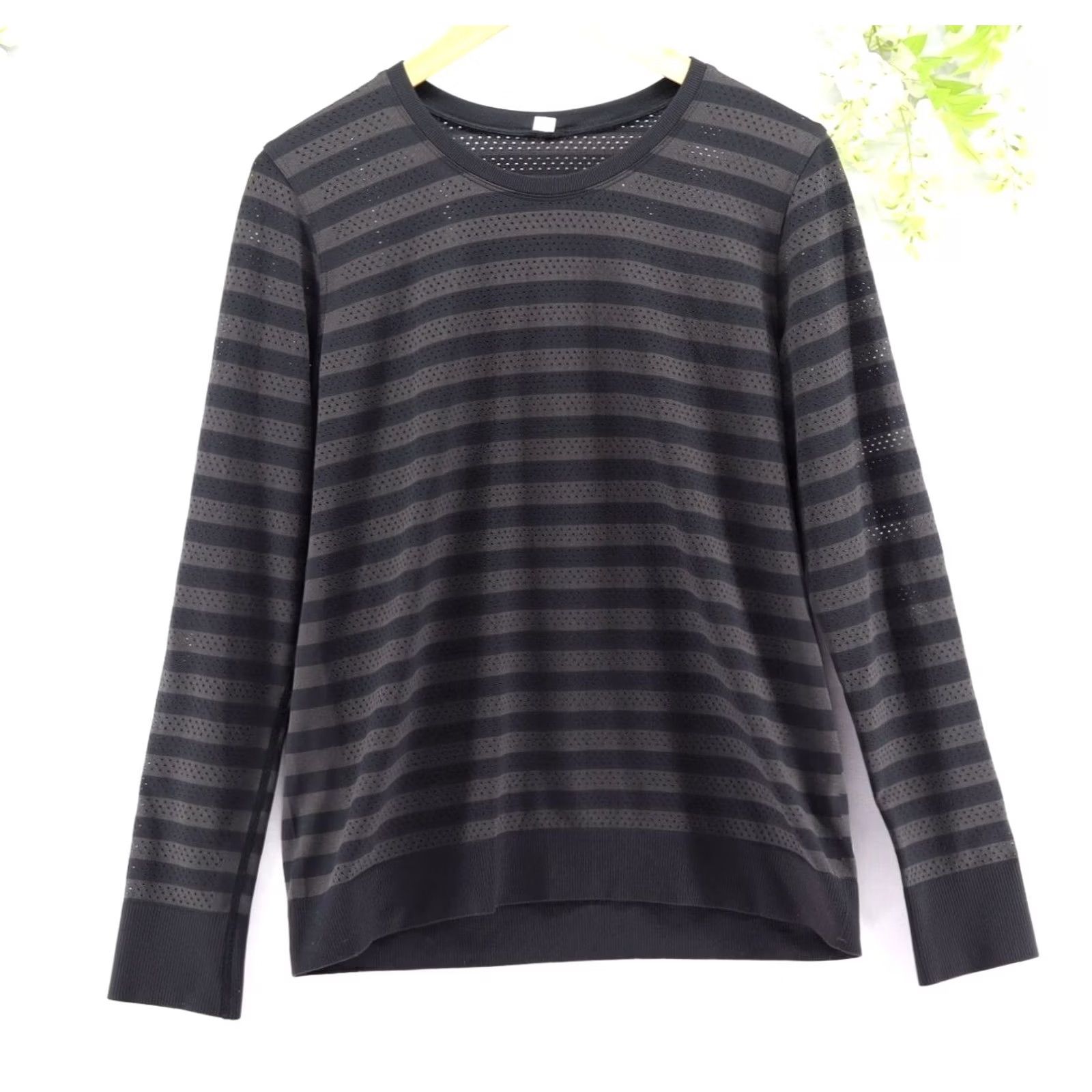 Lululemon Lululemon Women's Breeze By Long Sleeve Stripe Black / Deep Coal Sz 6 Shirt Pullover Activewear Lightweight Breathable Stretch Athletic Casual Size M / US 6-8 / IT 42-44 - 2 Thumbnail
