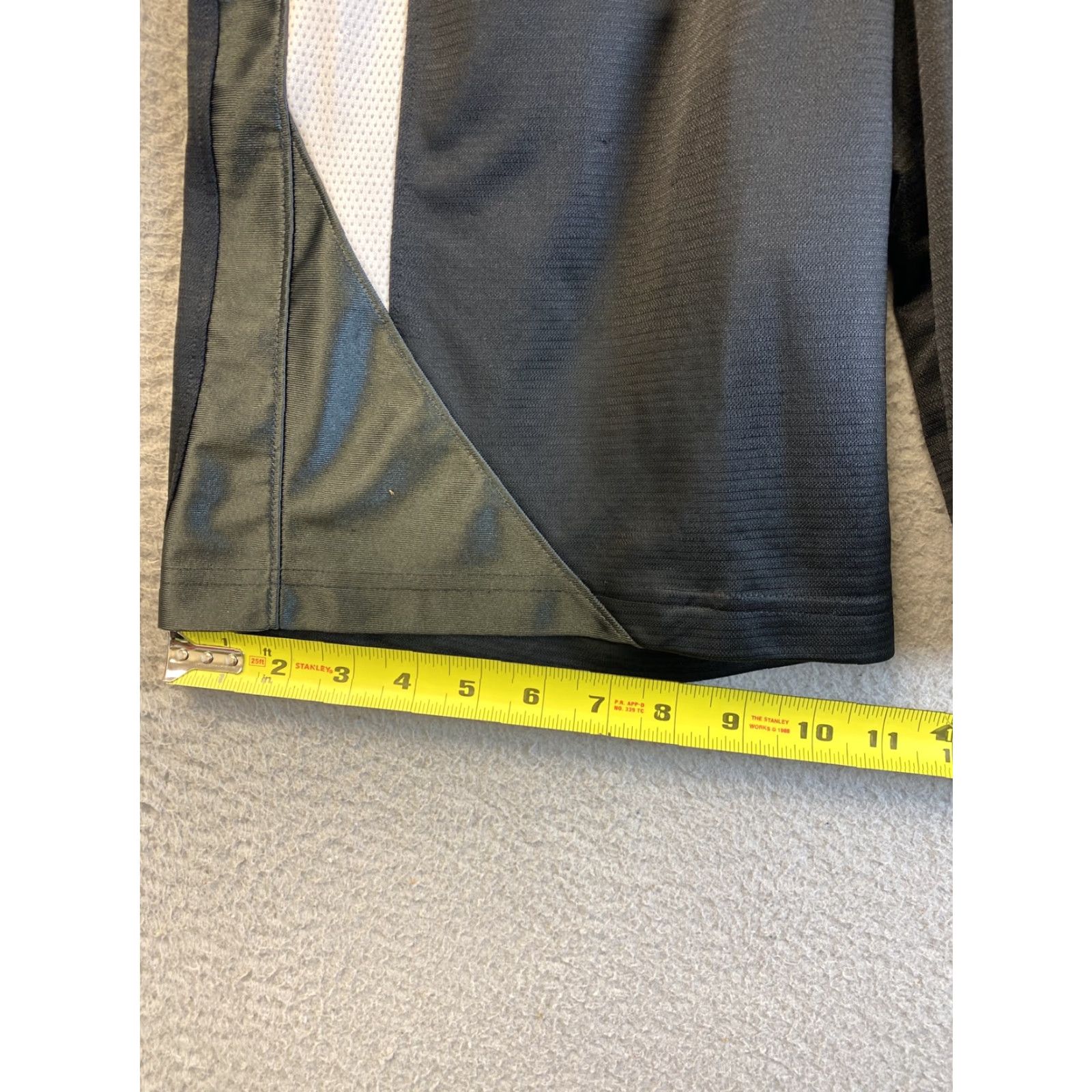 Nike Nike Athletic Shorts teens M 14-16 Black Embroidered Swoosh Logo/ 35-88 Size US 31 - 6 Thumbnail