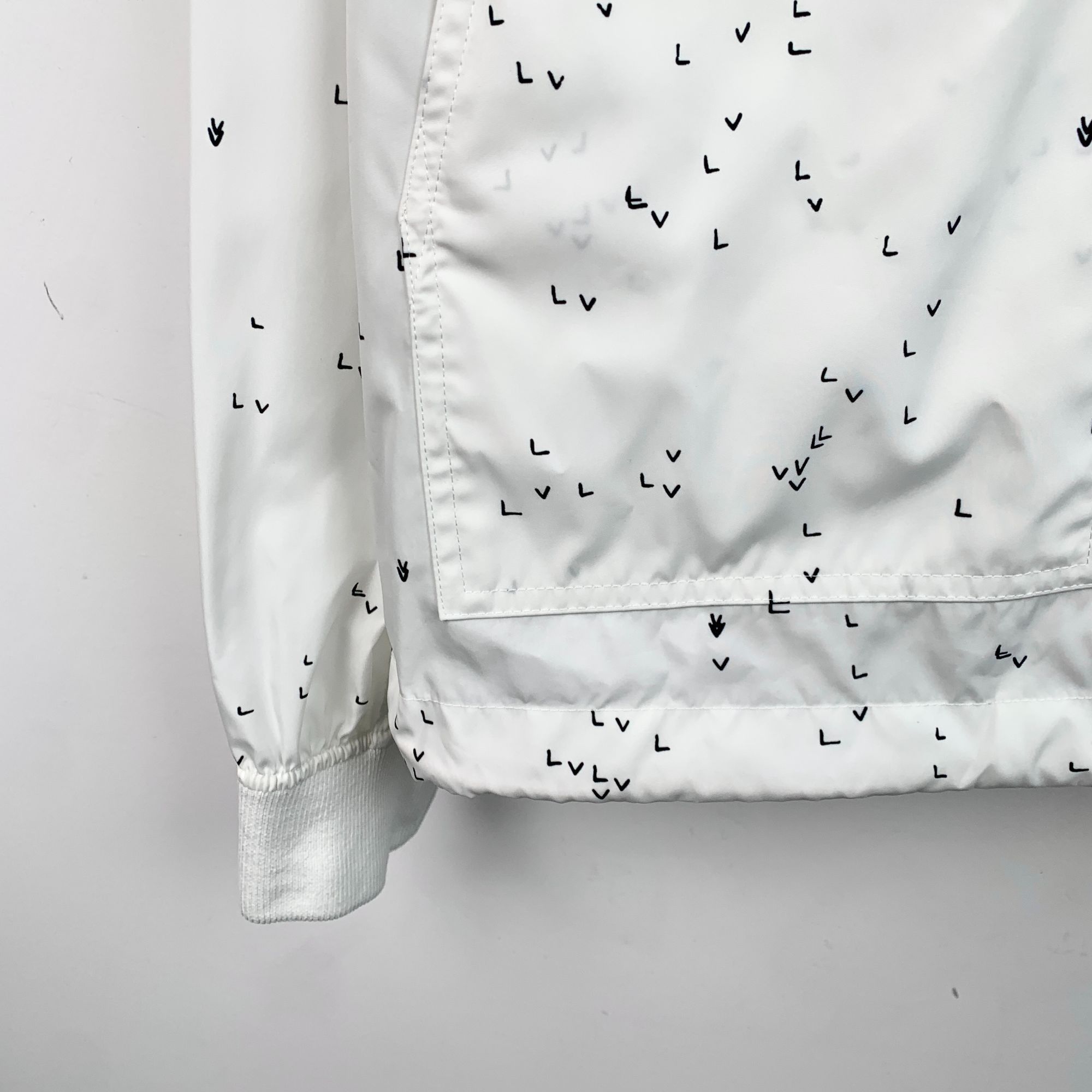 Louis Vuitton Louis Vuitton Mens White Geometric Print Hooded Jacket Size Size US M / EU 48-50 / 2 - 4 Thumbnail