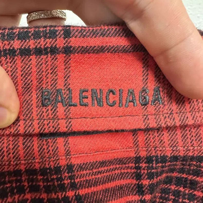 Balenciaga Balenciaga Double-Sided Red Flannel Plaid Form-Fitting Shi Size US XS / EU 42 / 0 - 5 Thumbnail
