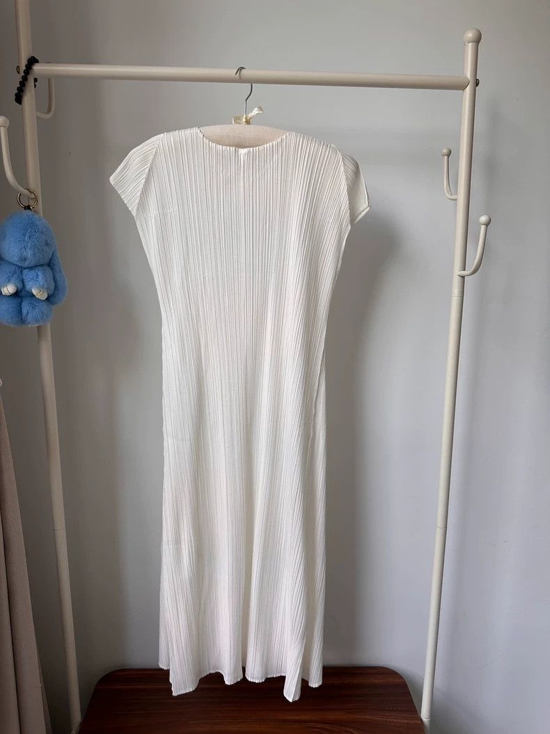 Issey Miyake Issey Miyake size:2 White pleated dress Size XS / US 0-2 / IT 36-38 - 4 Thumbnail