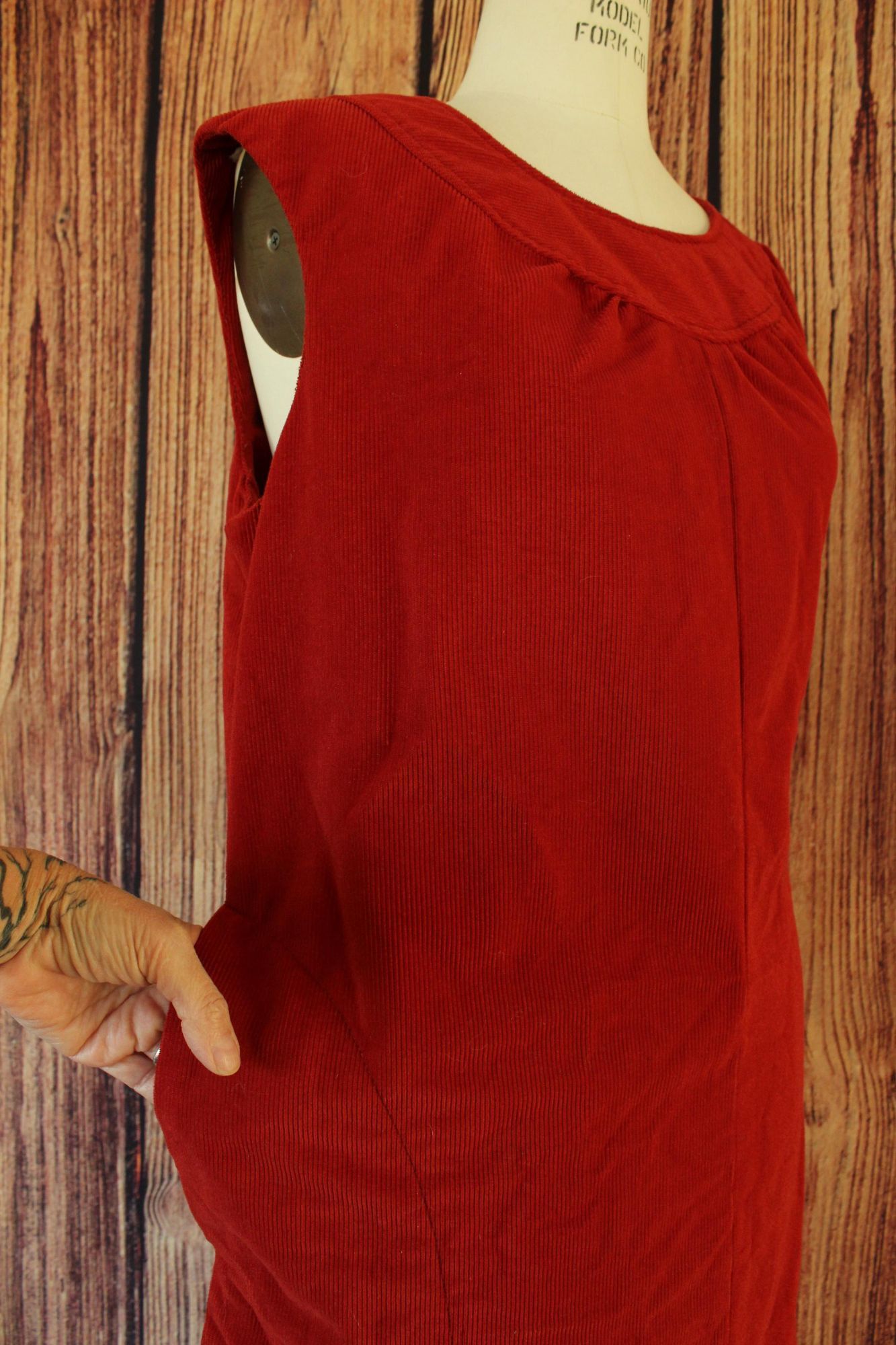 Vintage Vintage 1980s Dress With Pockets, Red Corduroy Shaker Sport Size M / US 6-8 / IT 42-44 - 7 Thumbnail
