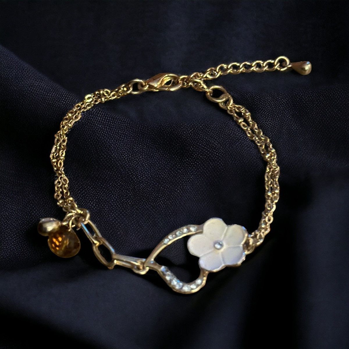 Other Gold tone enamel flower and rhinestone heart bracelet Size ONE SIZE - 1 Thumbnail