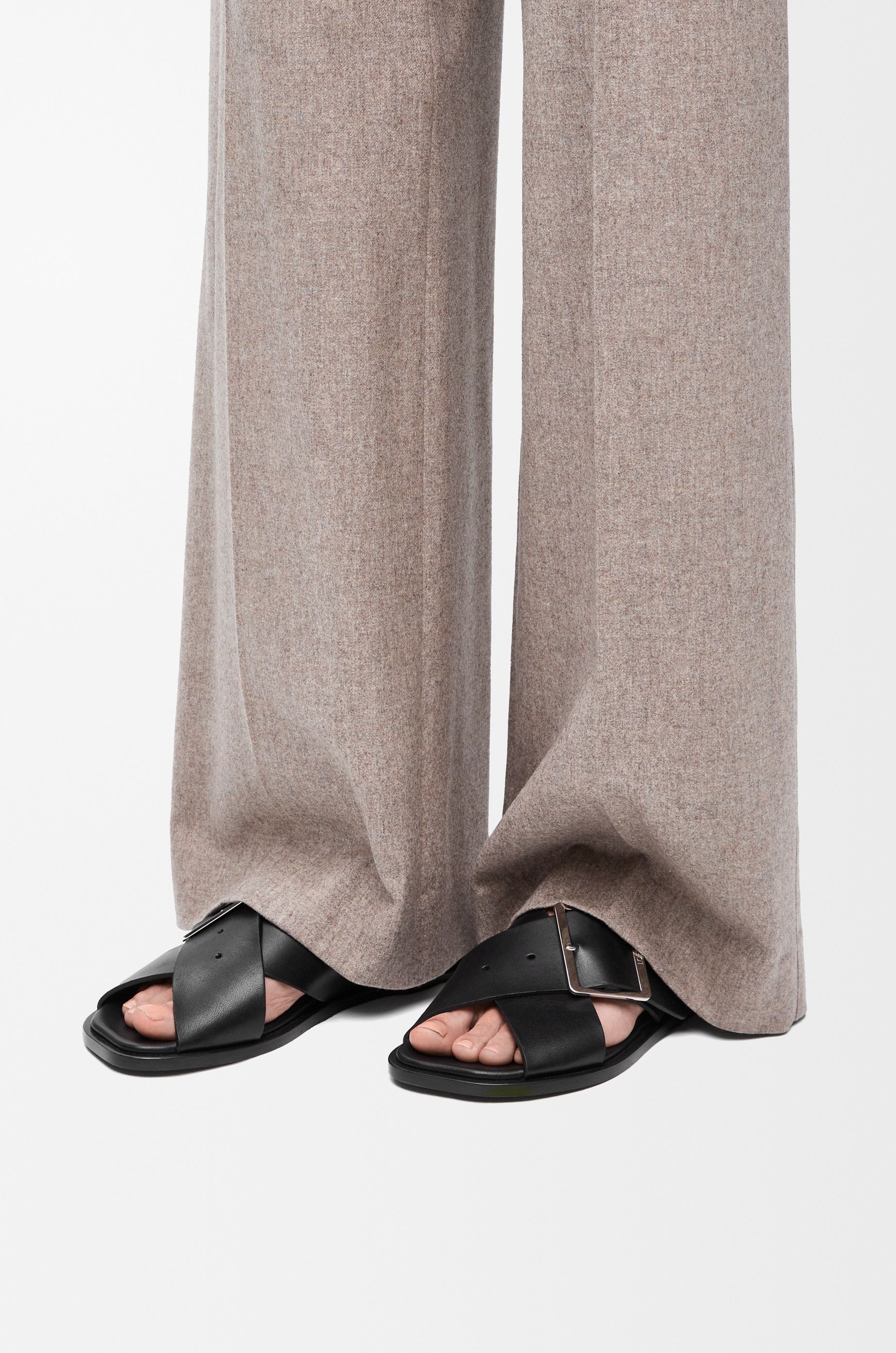Loewe o1in1g0426 Petal Belt Flat Sandals in Black Size US 8 / IT 38 - 3 Thumbnail