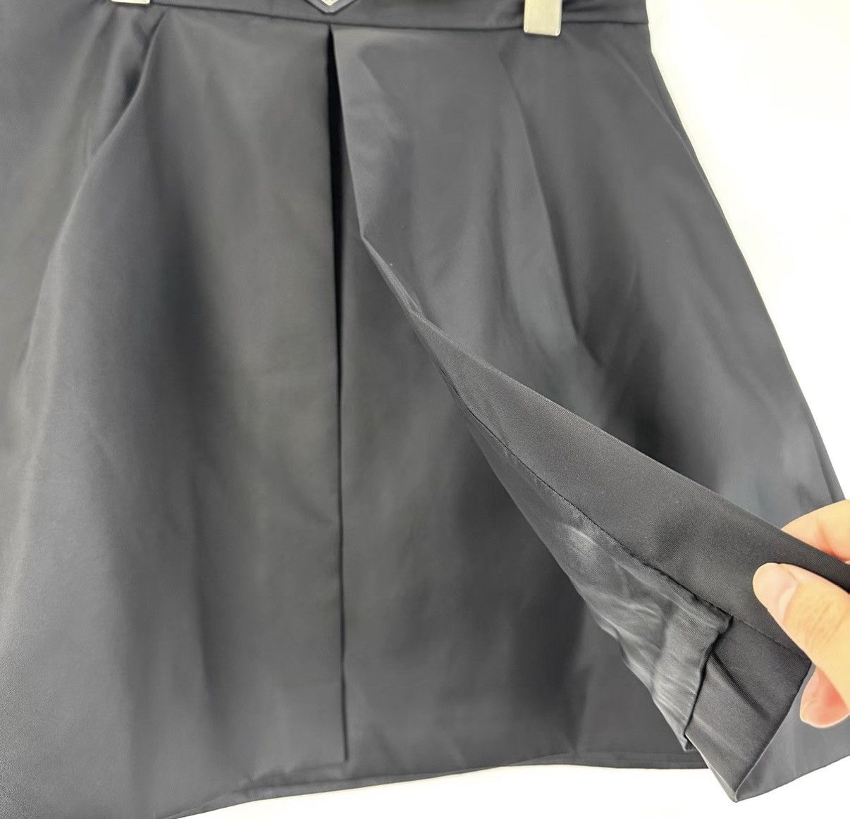 Prada Prada / Black Triangle Logo Re-Nylon Mini Skirt K12 Size 28" / US 6 / IT 42 - 5 Thumbnail