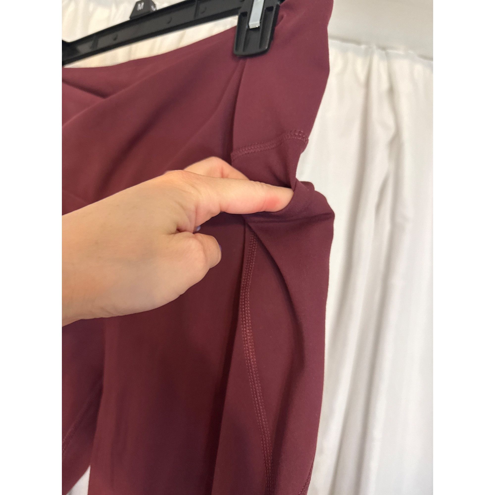 Fabletics Fabletics PureLuxe Everyday Crossover Flare Burgundy Babe Yi Size 27" / US 4 / IT 40 - 6 Thumbnail