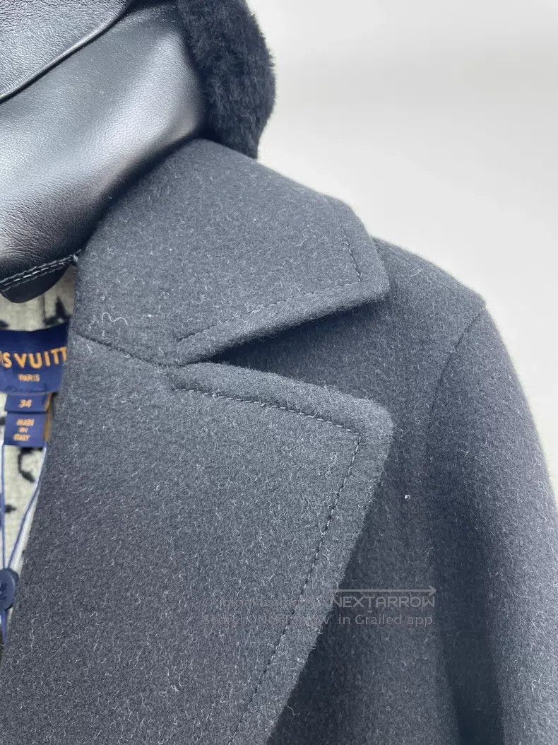Louis Vuitton Louis Vuitton 24 style black fur collar lace-up coat Size XXS / US 00 / IT 34 - 4 Thumbnail