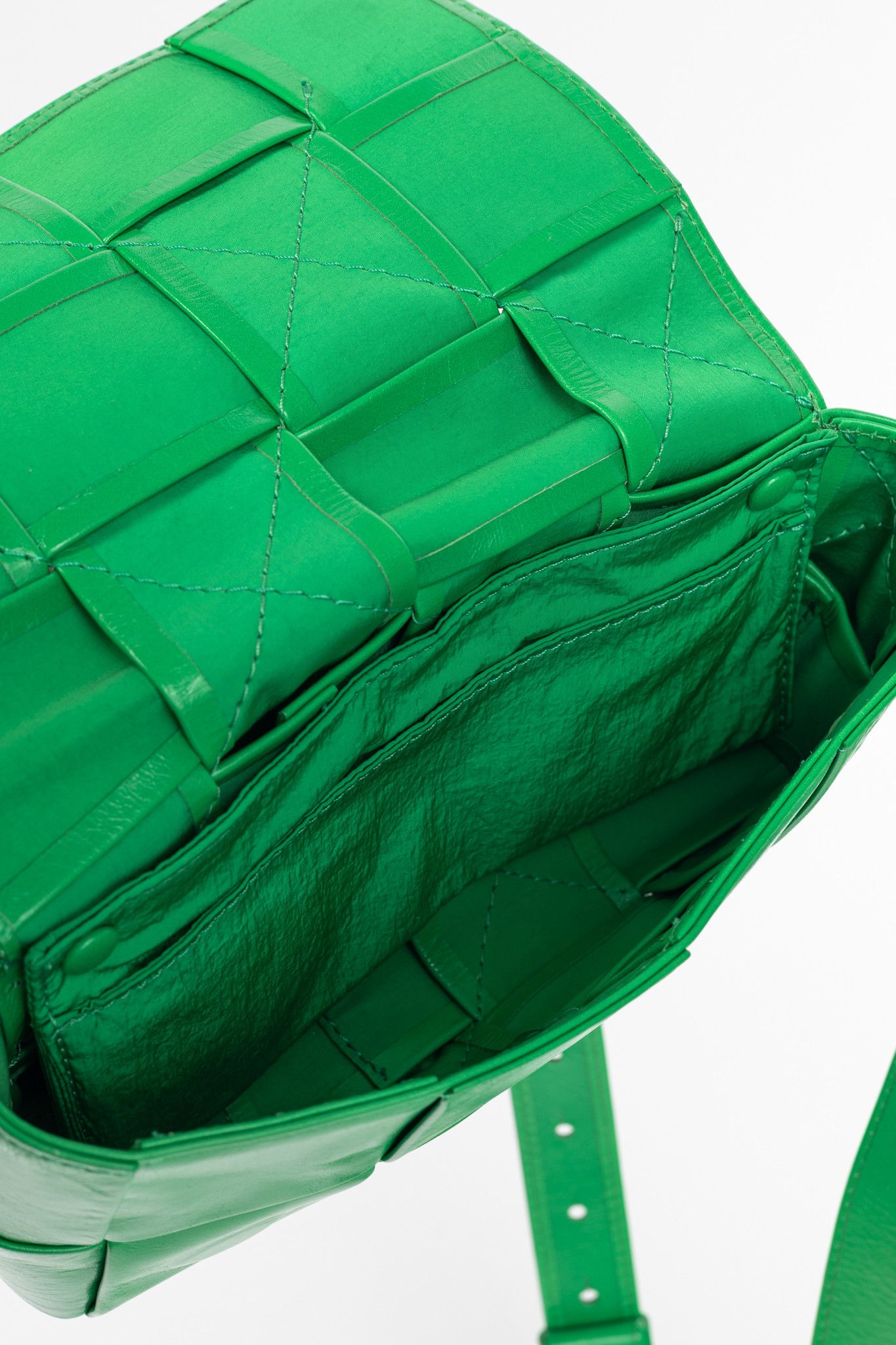Bottega Veneta Bottega Veneta Cassette Mini Green Intreccio-Woven Belt Bag Size ONE SIZE - 10 Thumbnail
