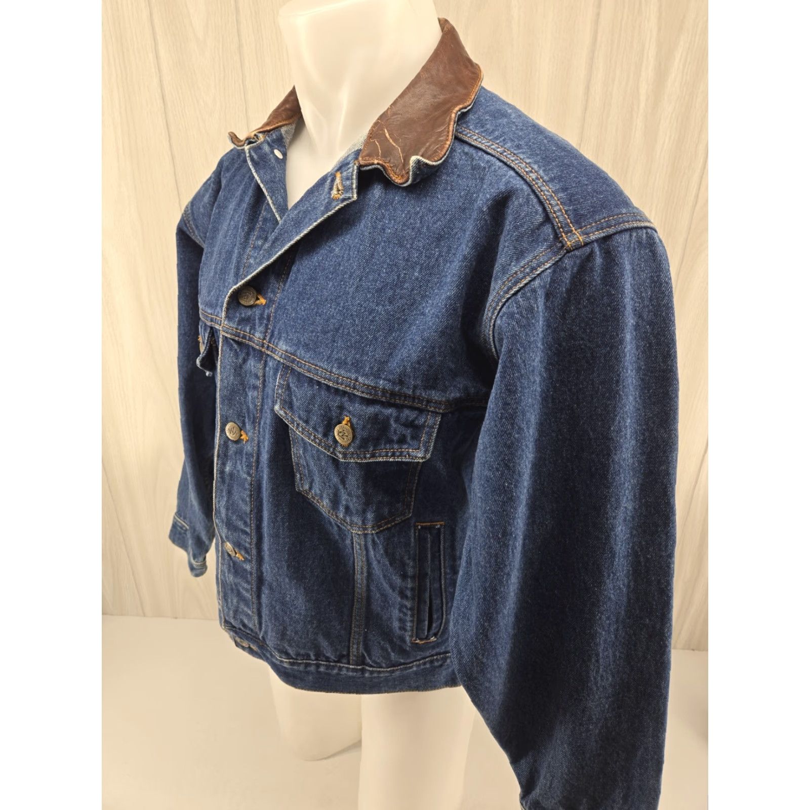 Marlboro VINTAGE Marlboro Country Store Denim Jean Jacket Unisex Adults Medium Blue Leather Collar 90s Western Trucker Jacket Size US 31 - 5 Thumbnail