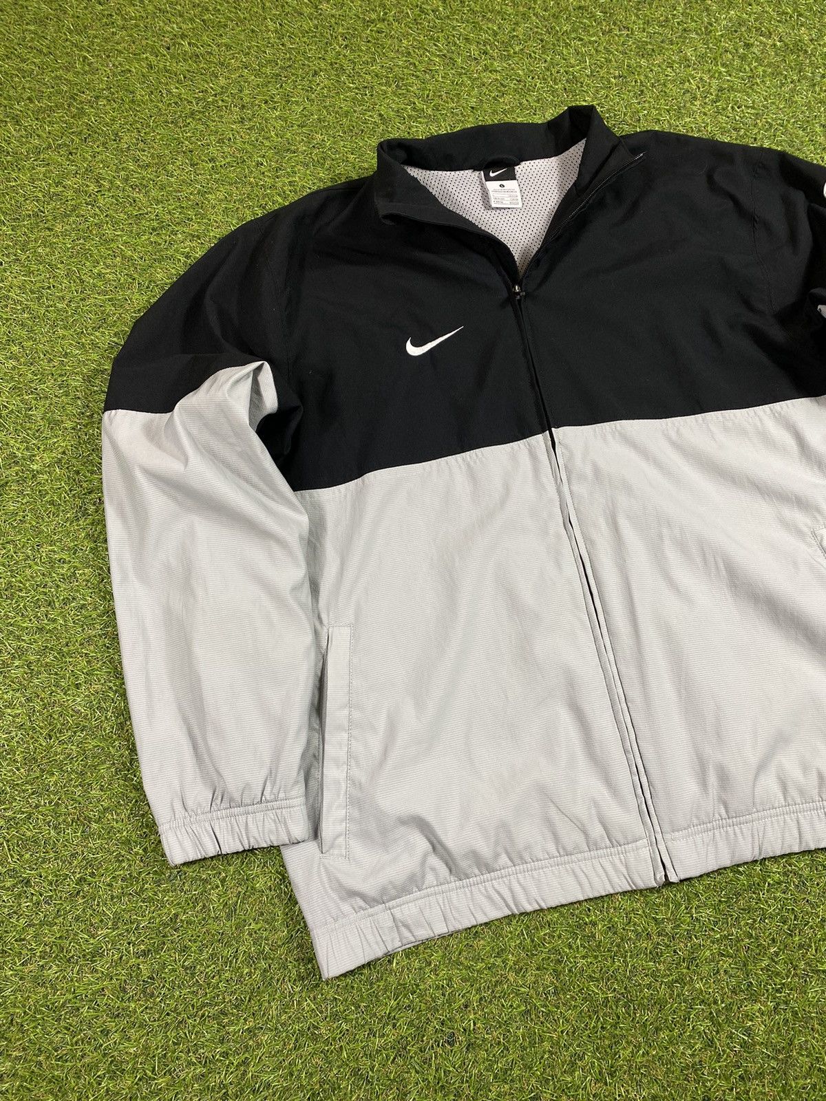 Nike Vintage Y2K Nike Light jacket small swoosh streetwear size L Size US L / EU 52-54 / 3 - 3 Thumbnail