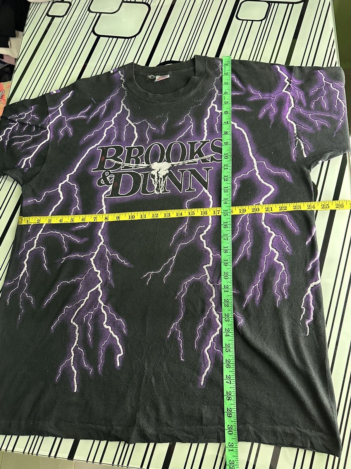 Band Tees × Vintage Vintage 90s Brooks And Dunn All Over Print Lightning Tee Size US XL / EU 56 / 4 - 13 Thumbnail