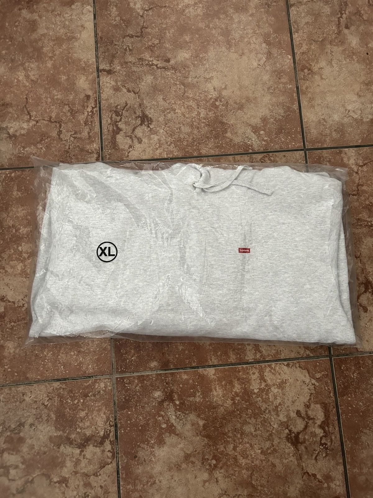 Supreme Supreme small box logo Hoodie Brand new In bag!! Size XL Size US XL / EU 56 / 4 - 2 Thumbnail