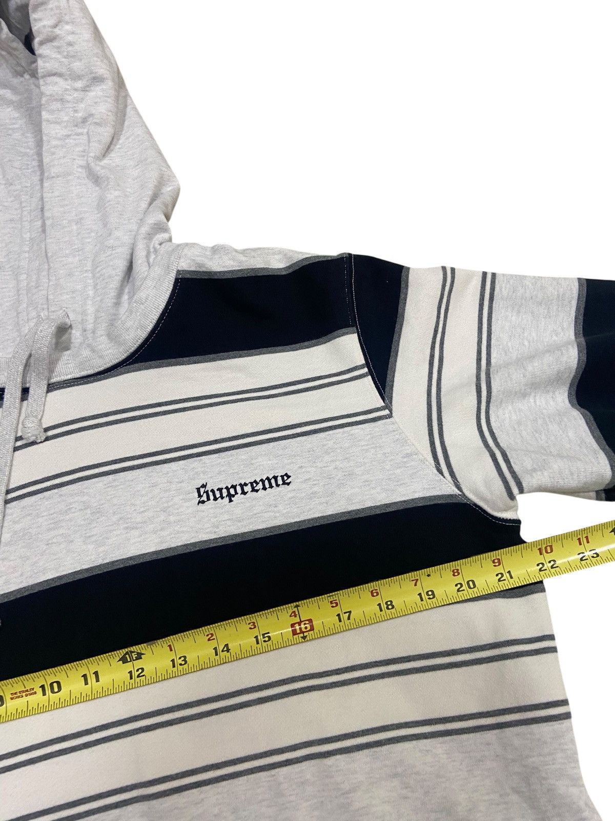 Supreme Supreme SS17 Striped Hooded Sweatshirt White Black SZ medium Size US M / EU 48-50 / 2 - 9 Thumbnail