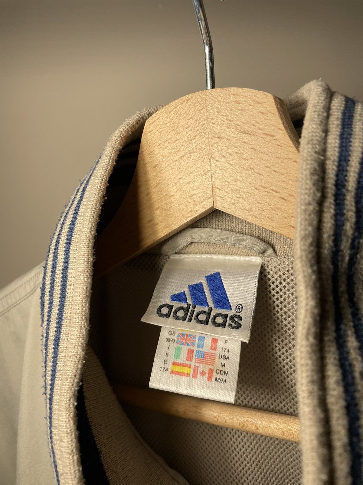 Adidas × Vintage Vintage Adidas Light Jacket 90s retro y2k Size US M / EU 48-50 / 2 - 3 Thumbnail