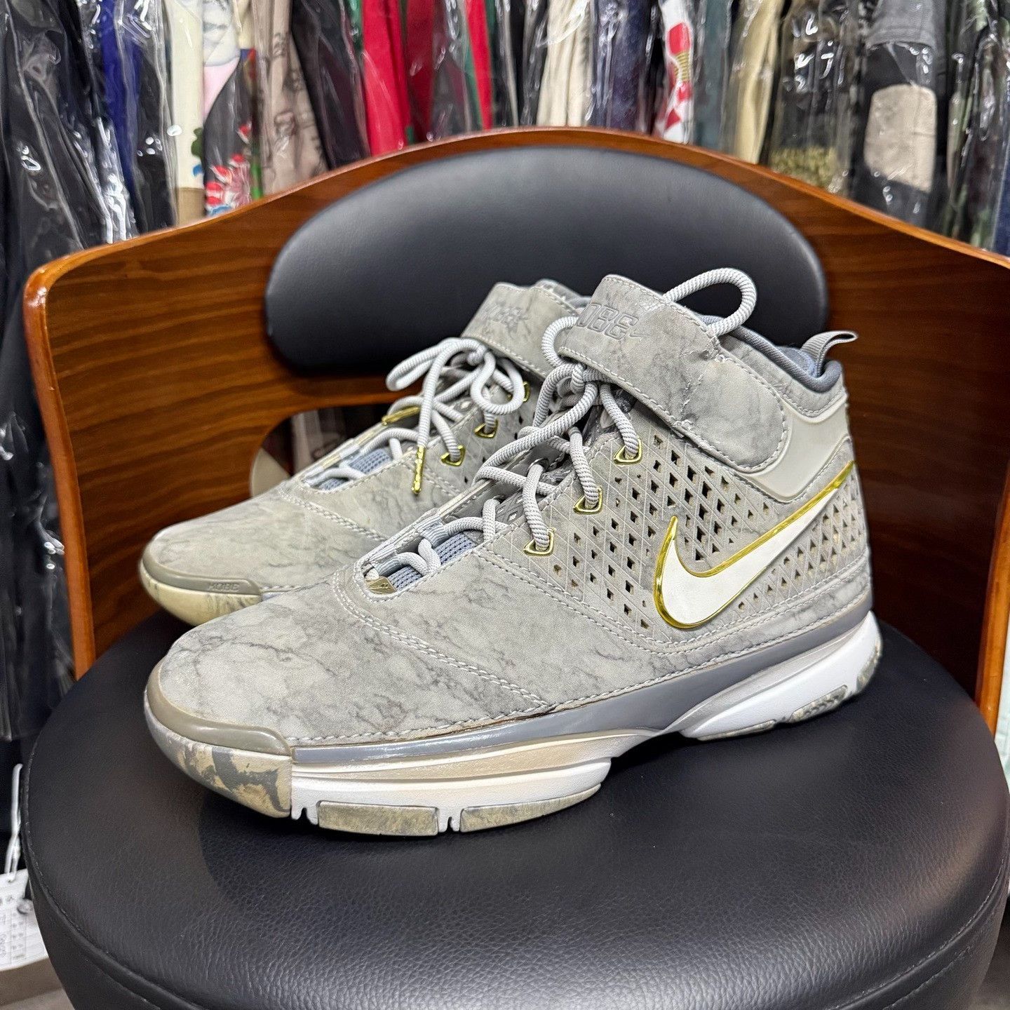 Nike Nike KOBE2 Lowtop Sneakers 9.5 Men Size US 9.5 / EU 42-43 - 1 Thumbnail