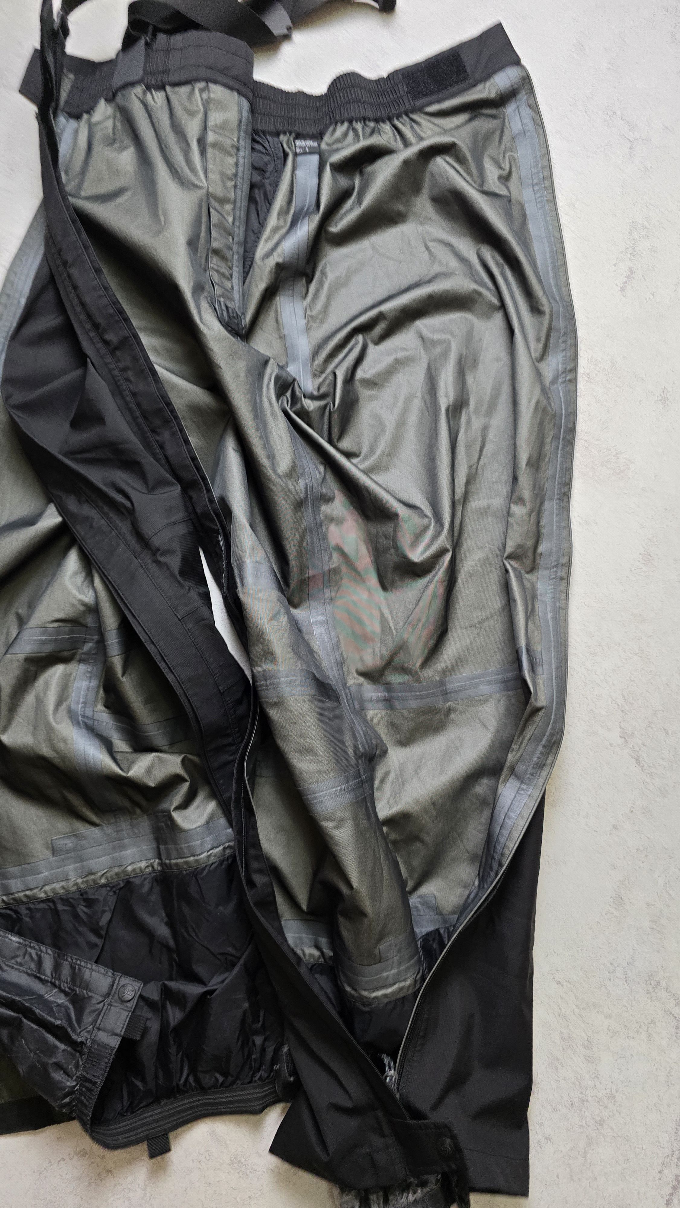 Mountain Hardwear Gore-Tex XCR Ski Pants Black Men’s L Winter Snow Waterproof Size US 36 / EU 52 - 16 Thumbnail