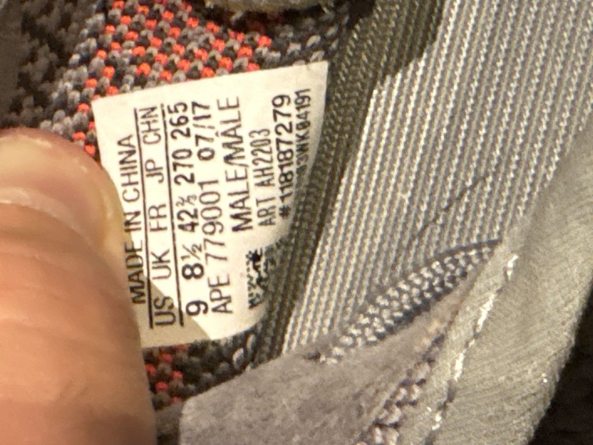 Yeezy Yeezy 350 v2 Beluga 2.0 Size US 9 / EU 42 - 14 Thumbnail