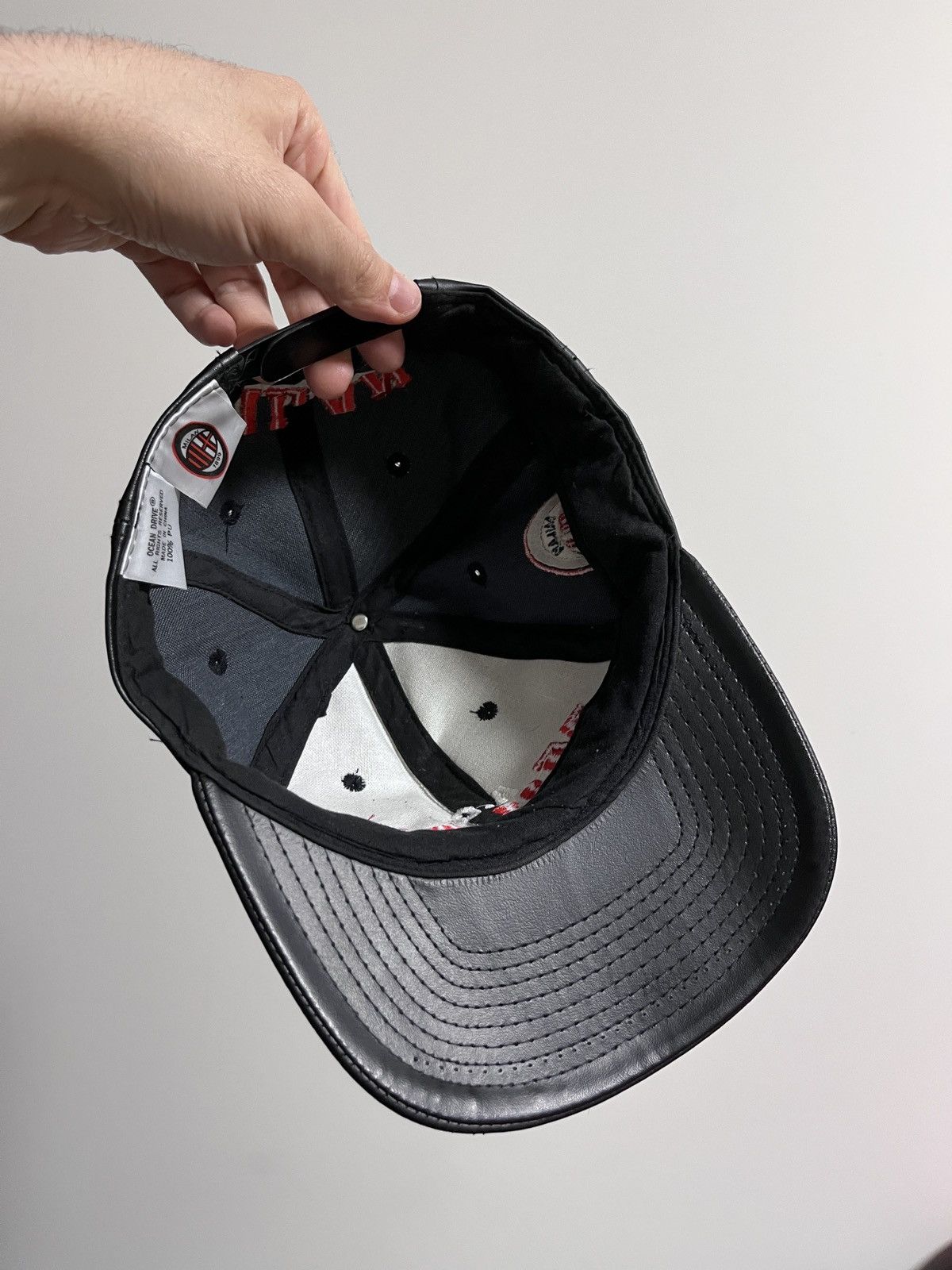 La Milano × Vintage AC MILAN Vintage Polyurethane Black Glossy Cap Size ONE SIZE - 9 Thumbnail