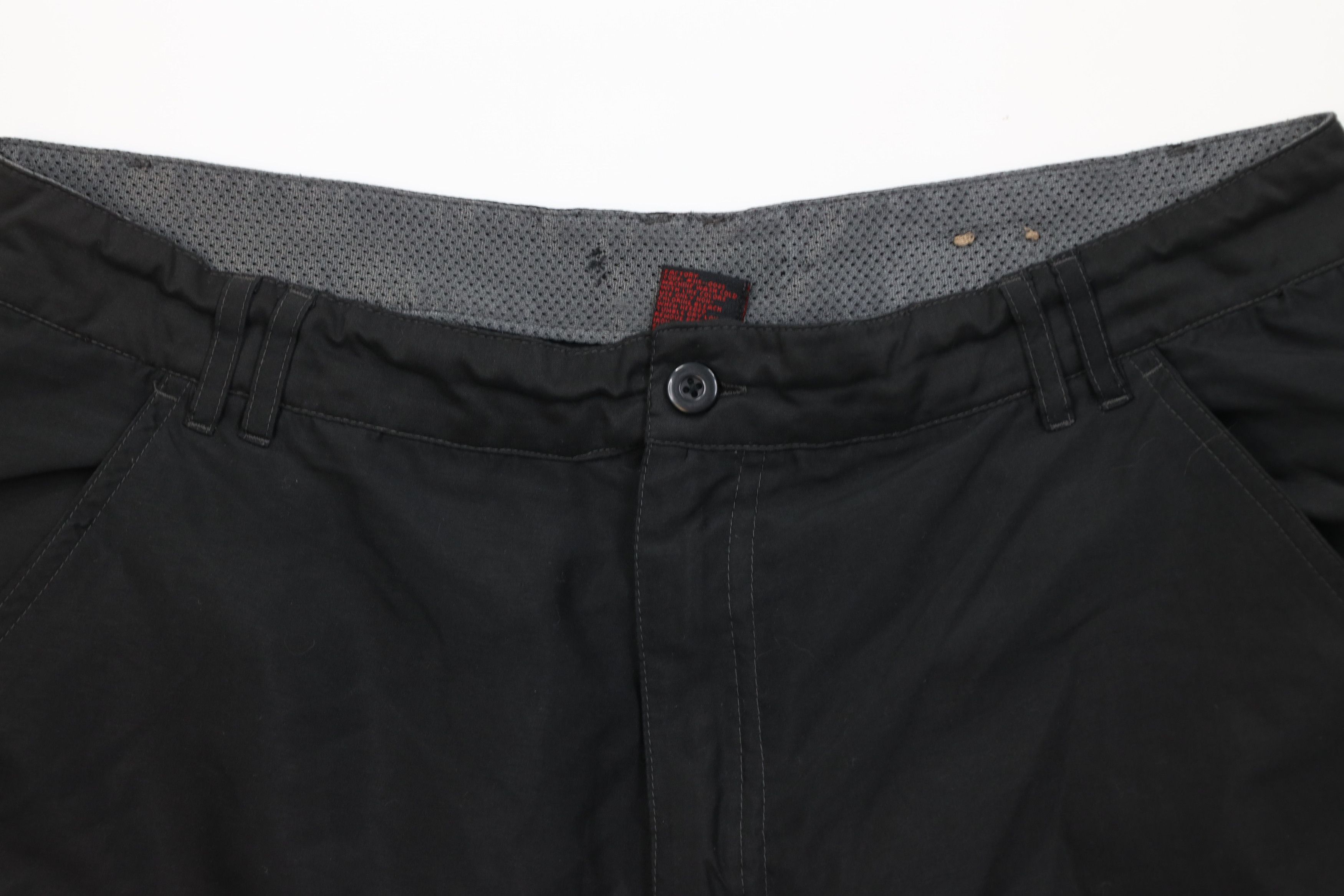 Vintage Vintage Y2K Streetwear Microfiber Cargo Shorts Skateboarding Size US 36 / EU 52 - 2 Thumbnail