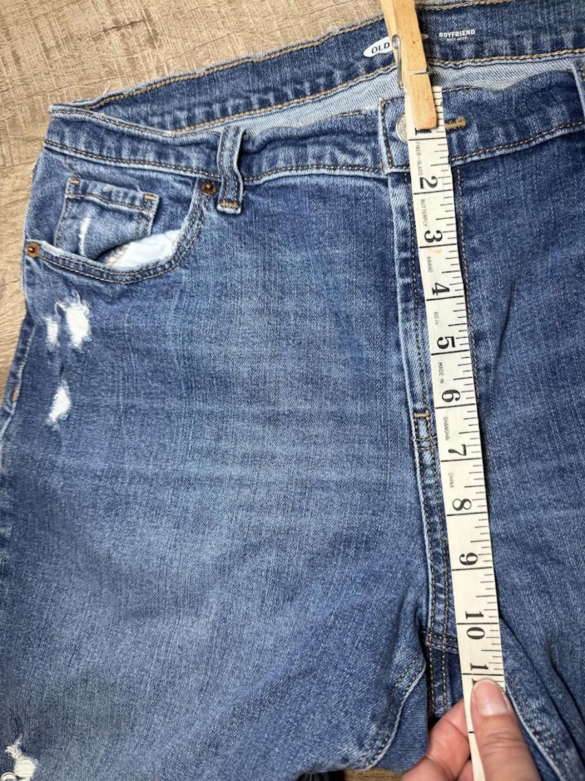 Old Navy Old Navy Mid-Rise Boyfriend Straight Ripped Cut-Off Jeans Size 32" / US 10 / IT 46 - 8 Thumbnail