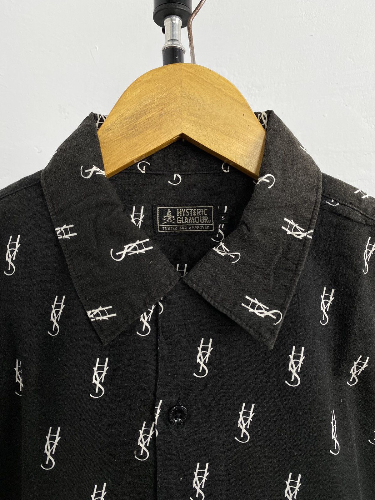 Hysteric Glamour Hysteric glamour rip off YSL logo shirt Size US S / EU 44-46 / 1 - 4 Thumbnail