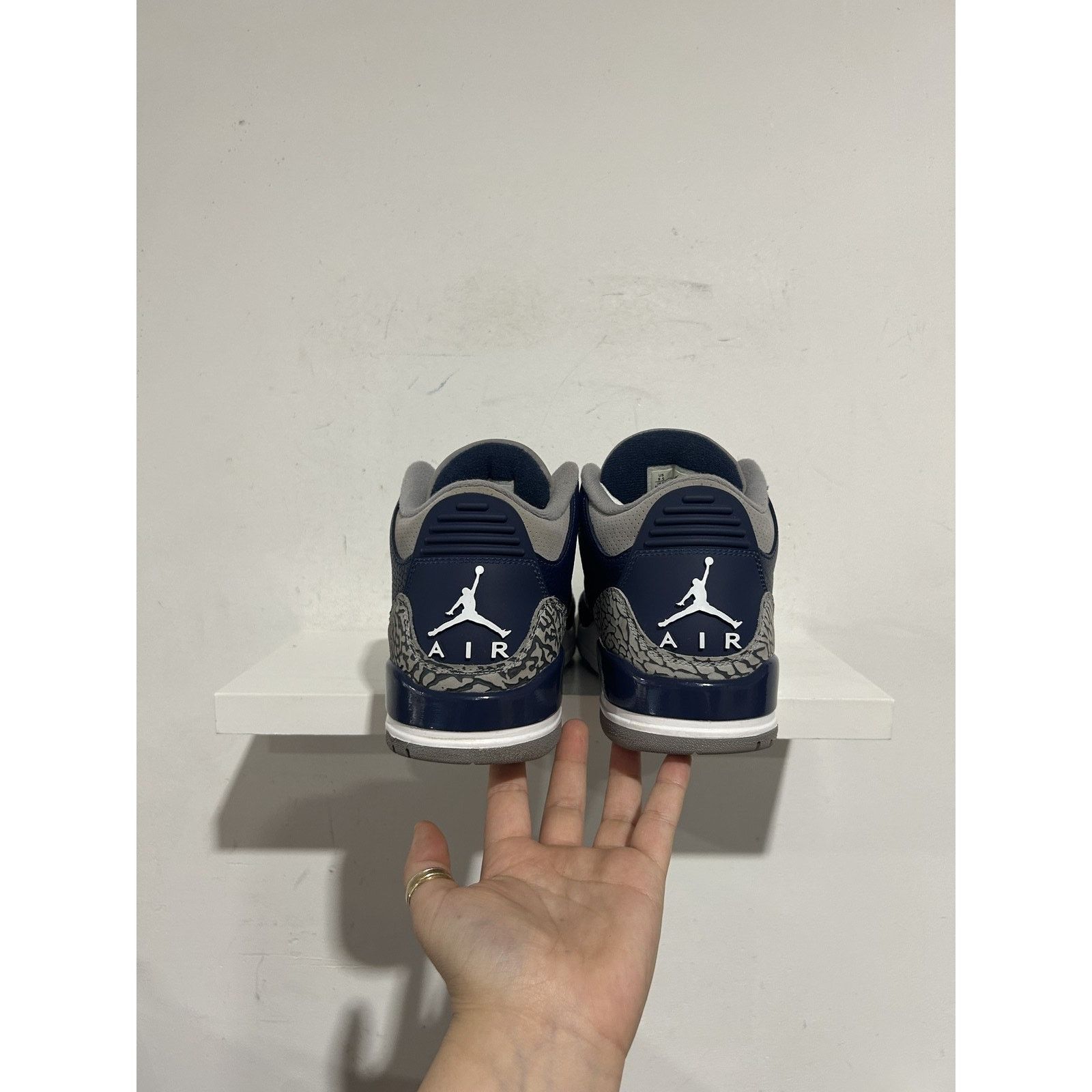 Nike JORDAN 3 RETRO GEORGETOWN SIZE 9.5 PREOWNED Size US 9.5 / EU 42-43 - 3 Thumbnail