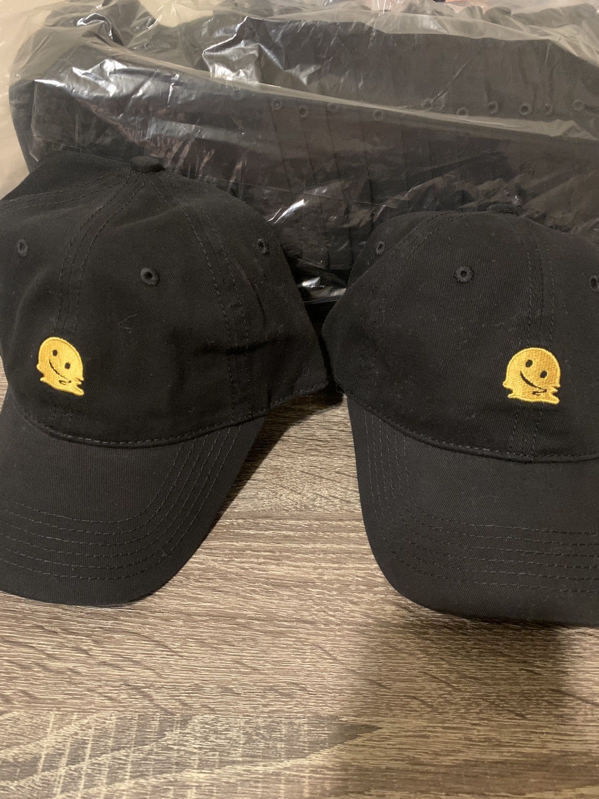 Other Melting Smiley Face Size ONE SIZE - 1 Thumbnail